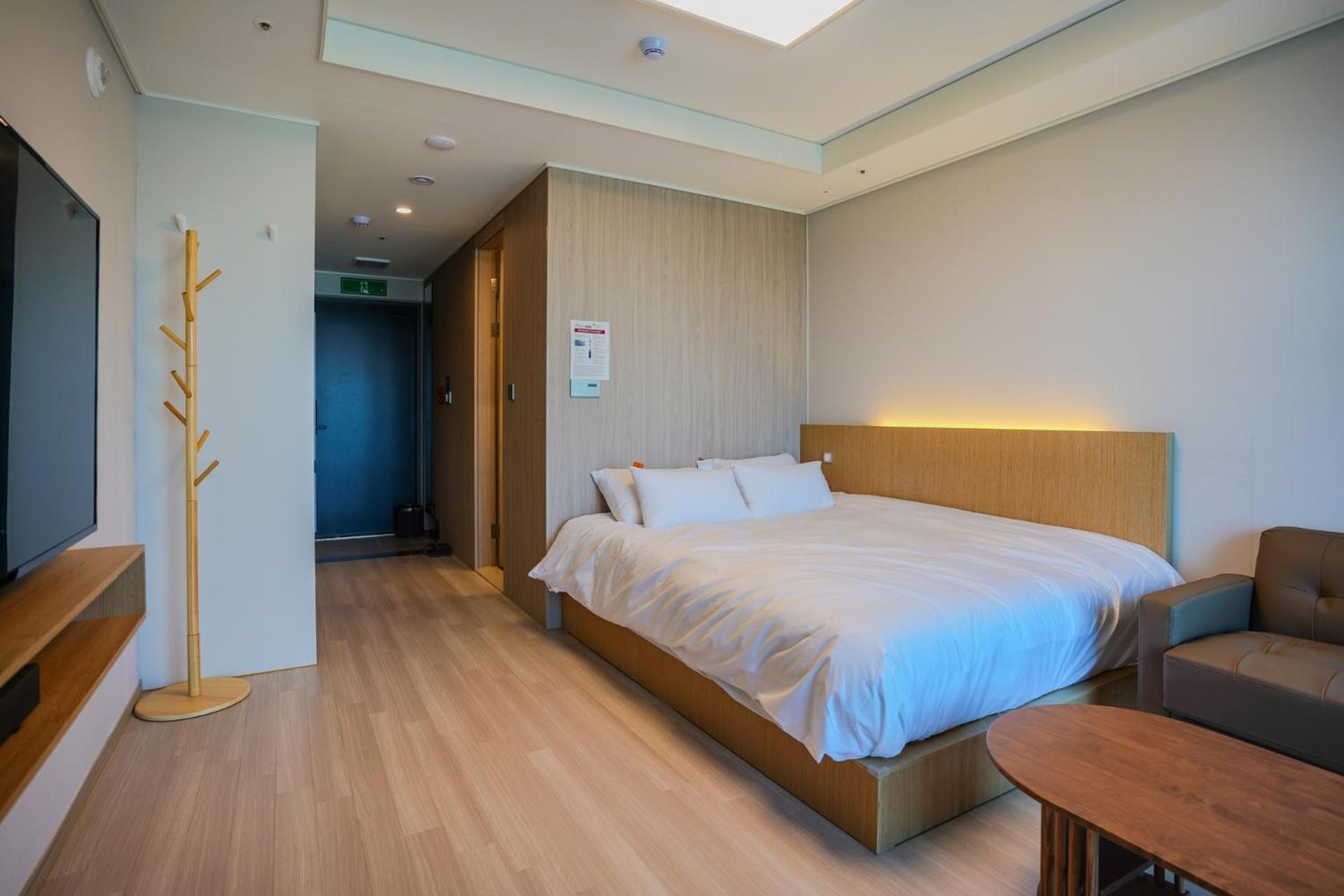 Standard Double Room - Photo 12