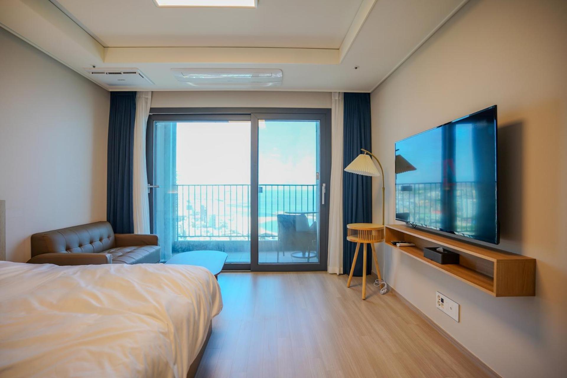 Standard Double Room - Photo 11
