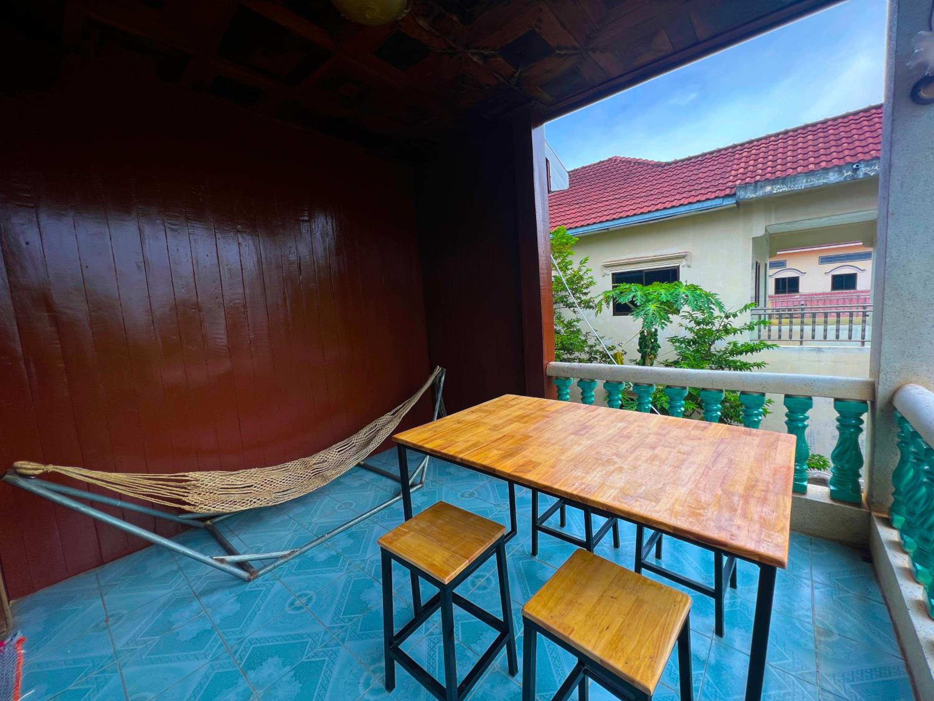 Family Room with Balcony photo 2