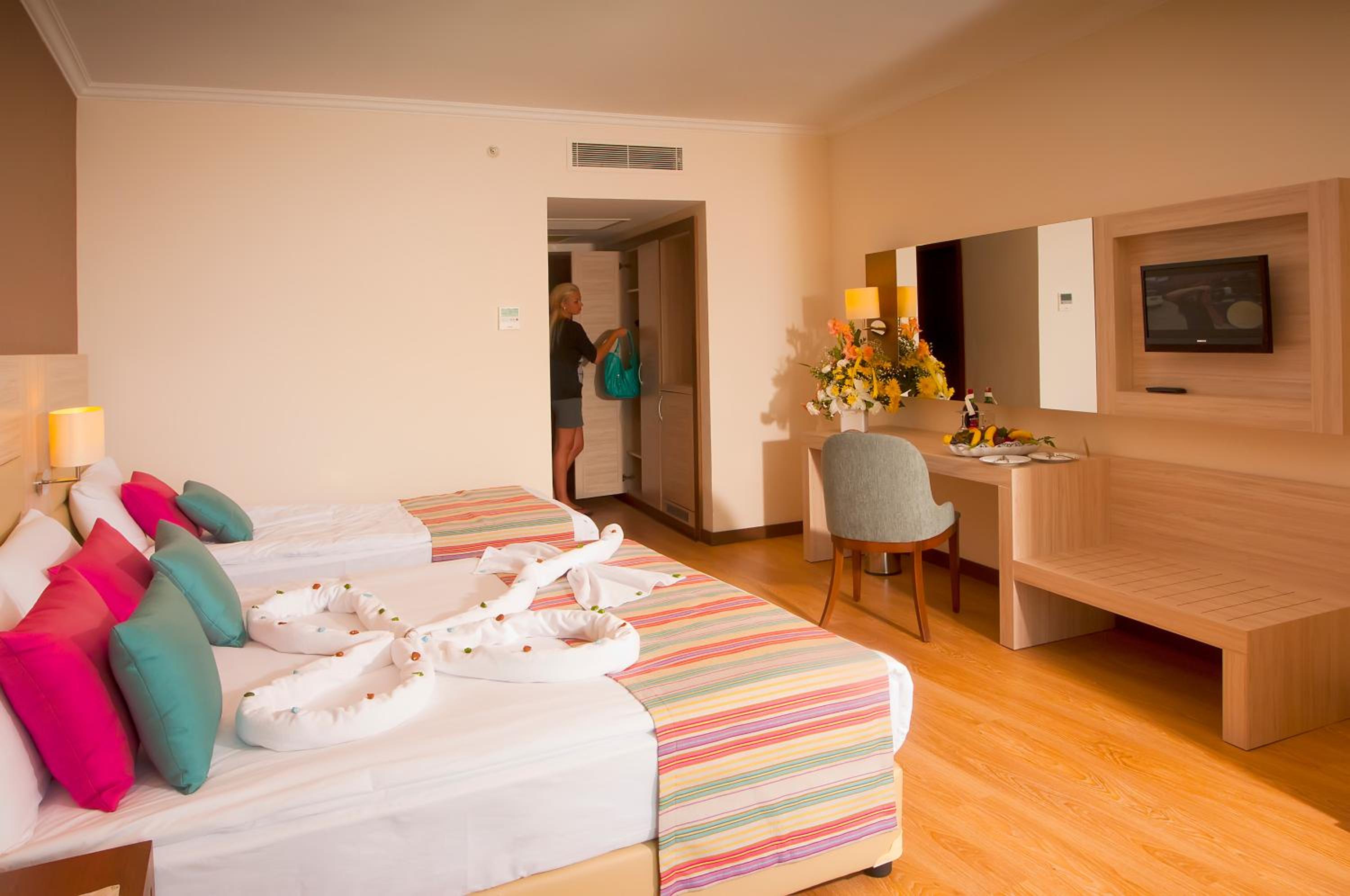 Standard Triple Room with Sea View photo 3