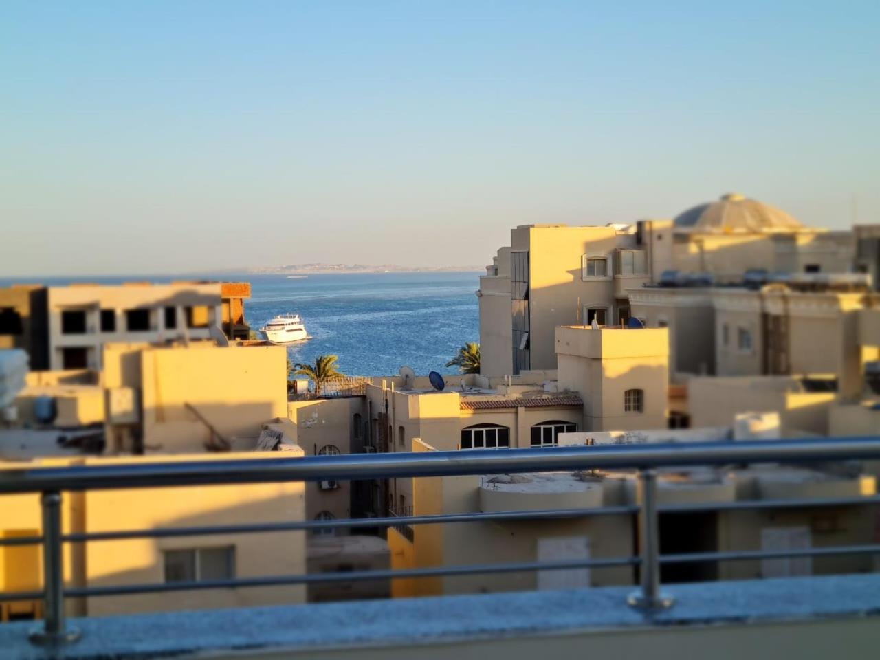 Three-Bedroom Apartment with Sea View photo 3