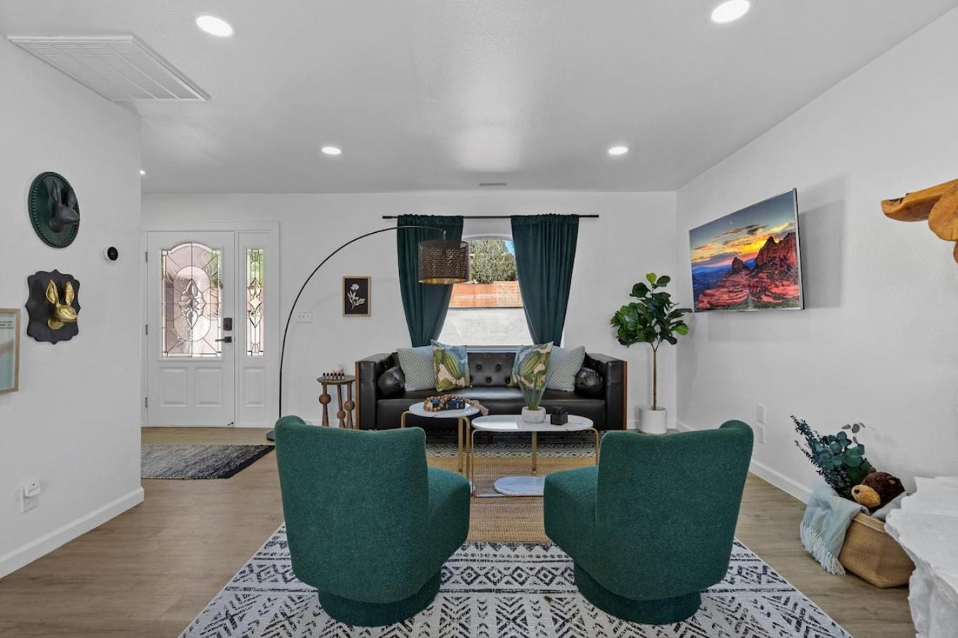 Three-Bedroom House photo 2