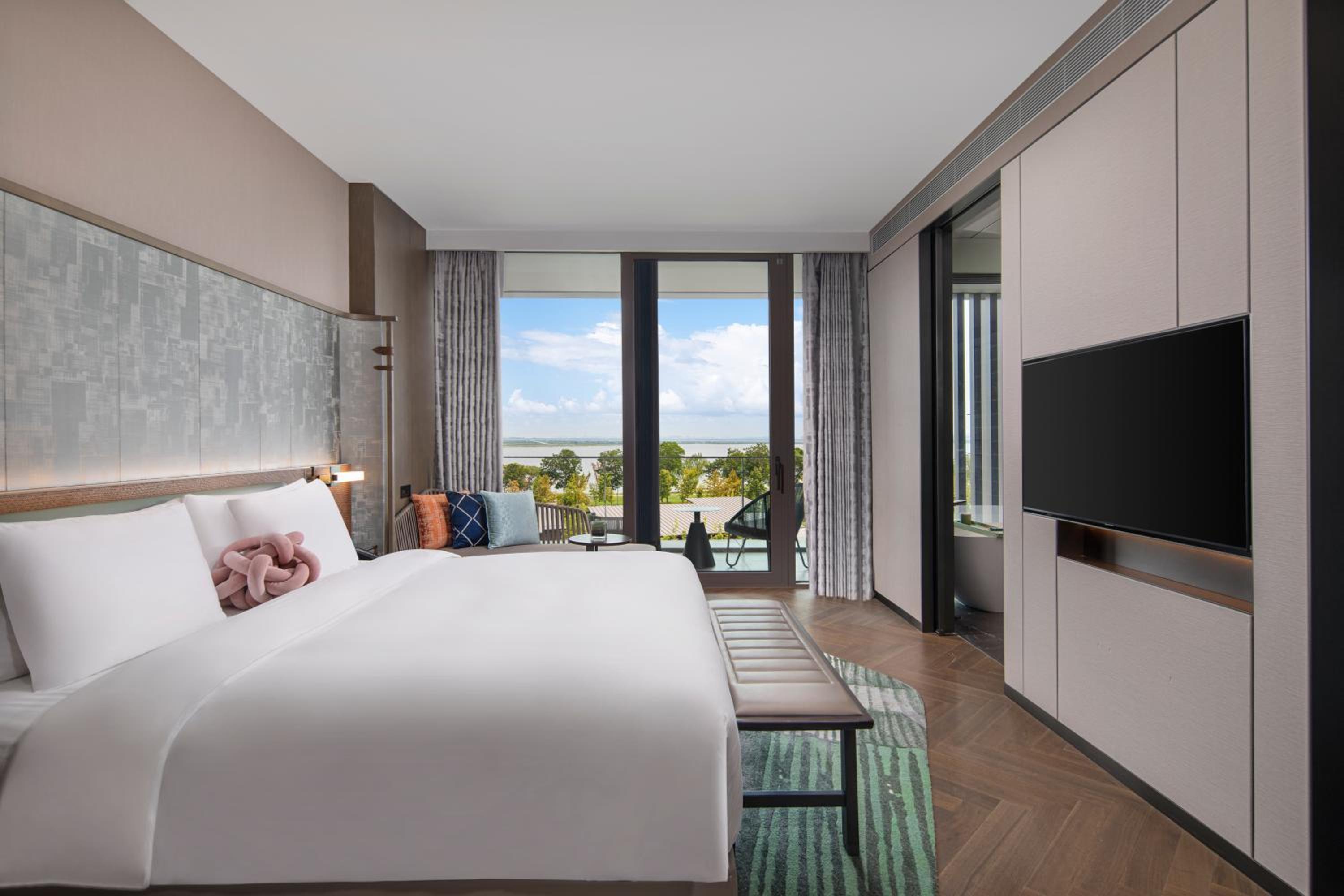 Premium King Room with Lake View - Photo 2