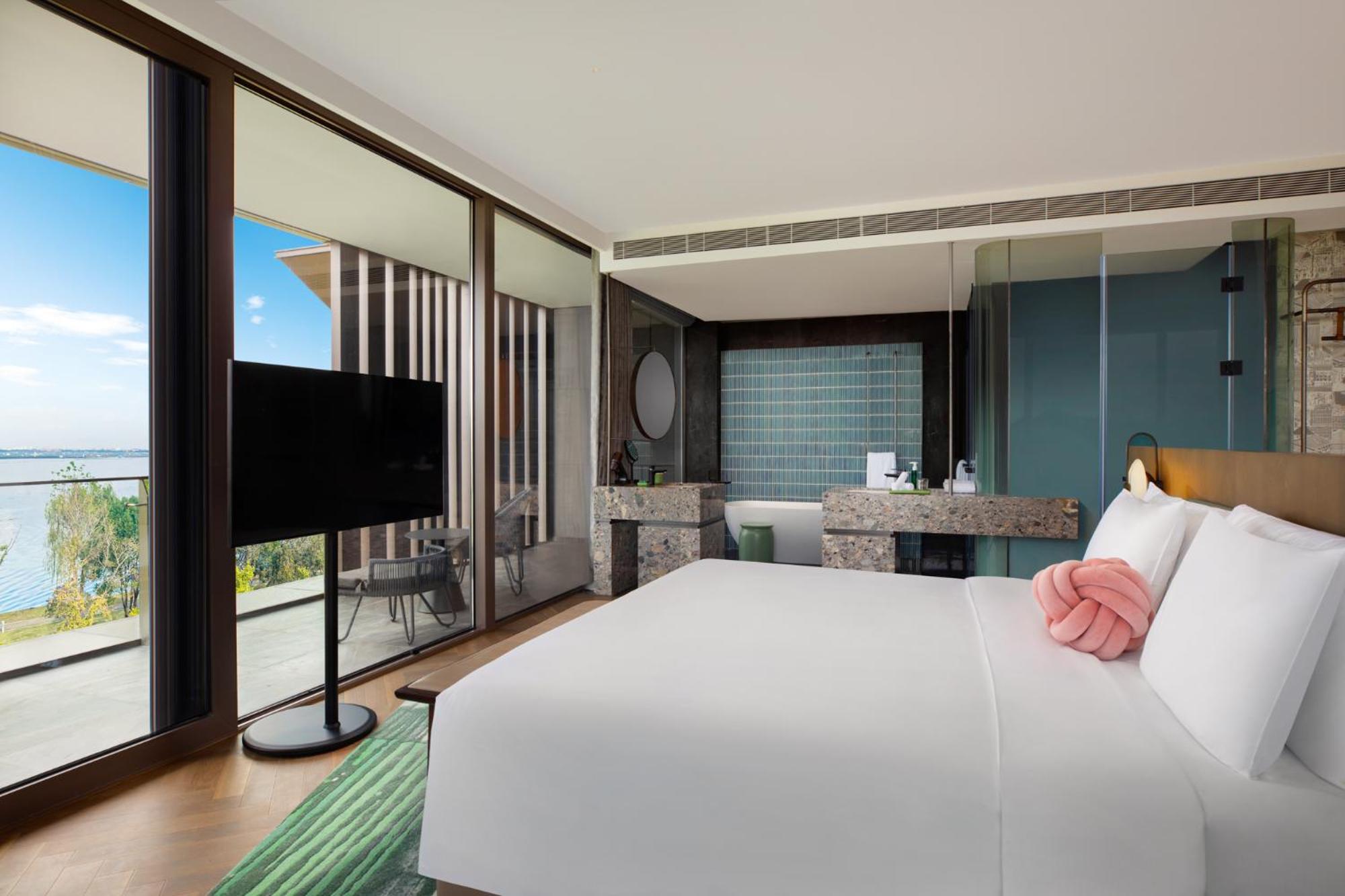 One Bedroom Suite with Lake View  - Photo 3