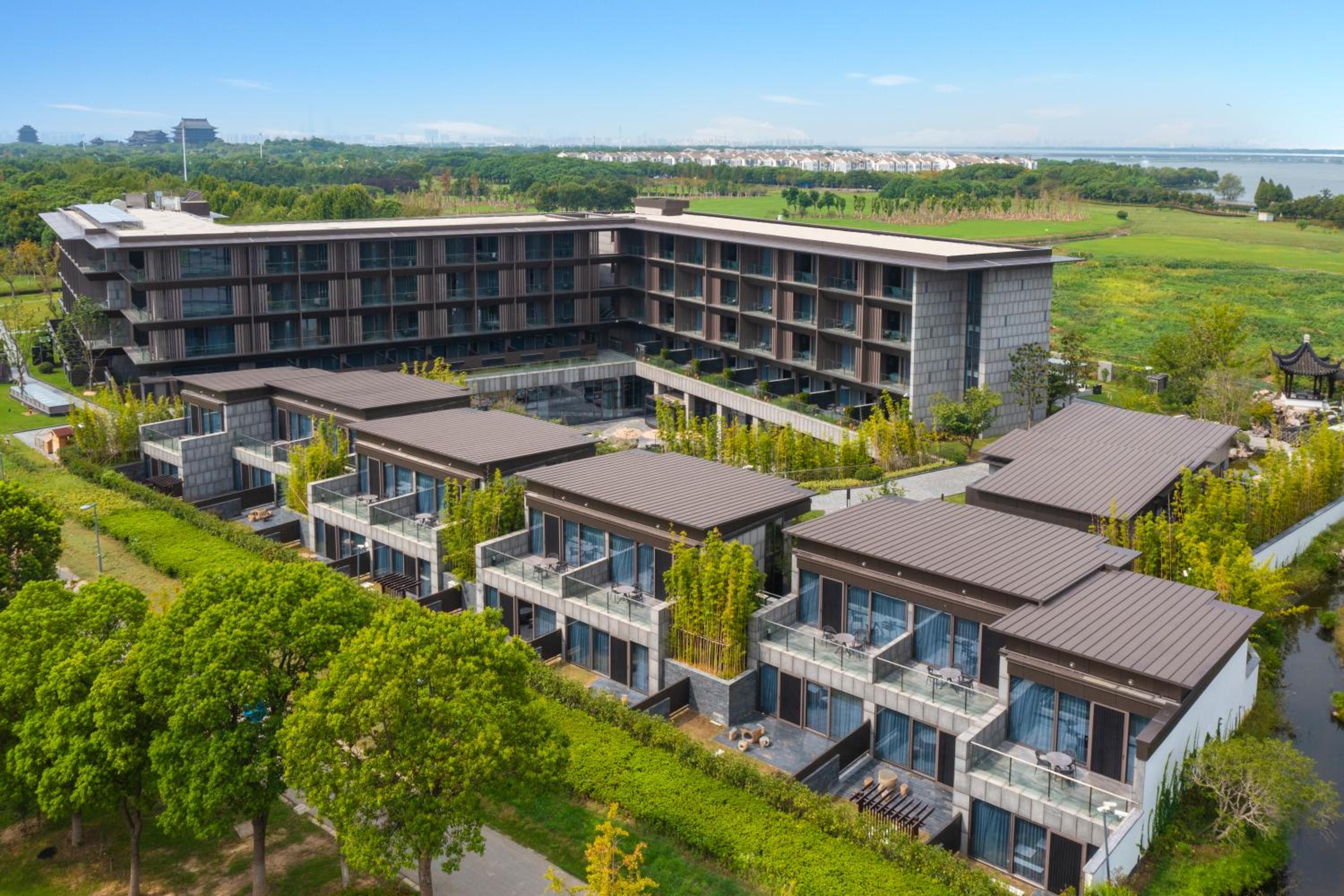 Premium King Room with Courtyard View - Photo 4