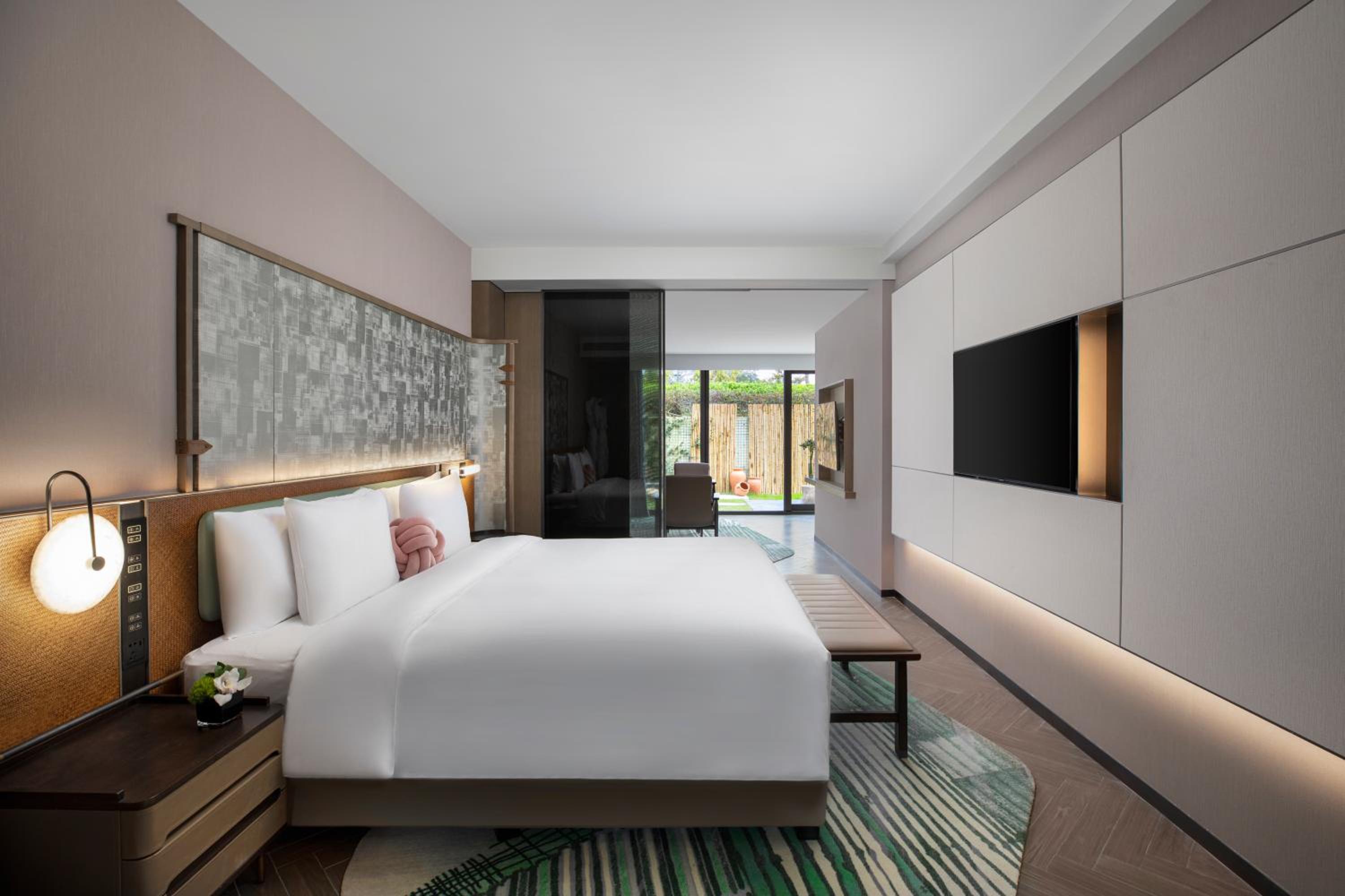 Premium King Room with Courtyard View - Photo 1