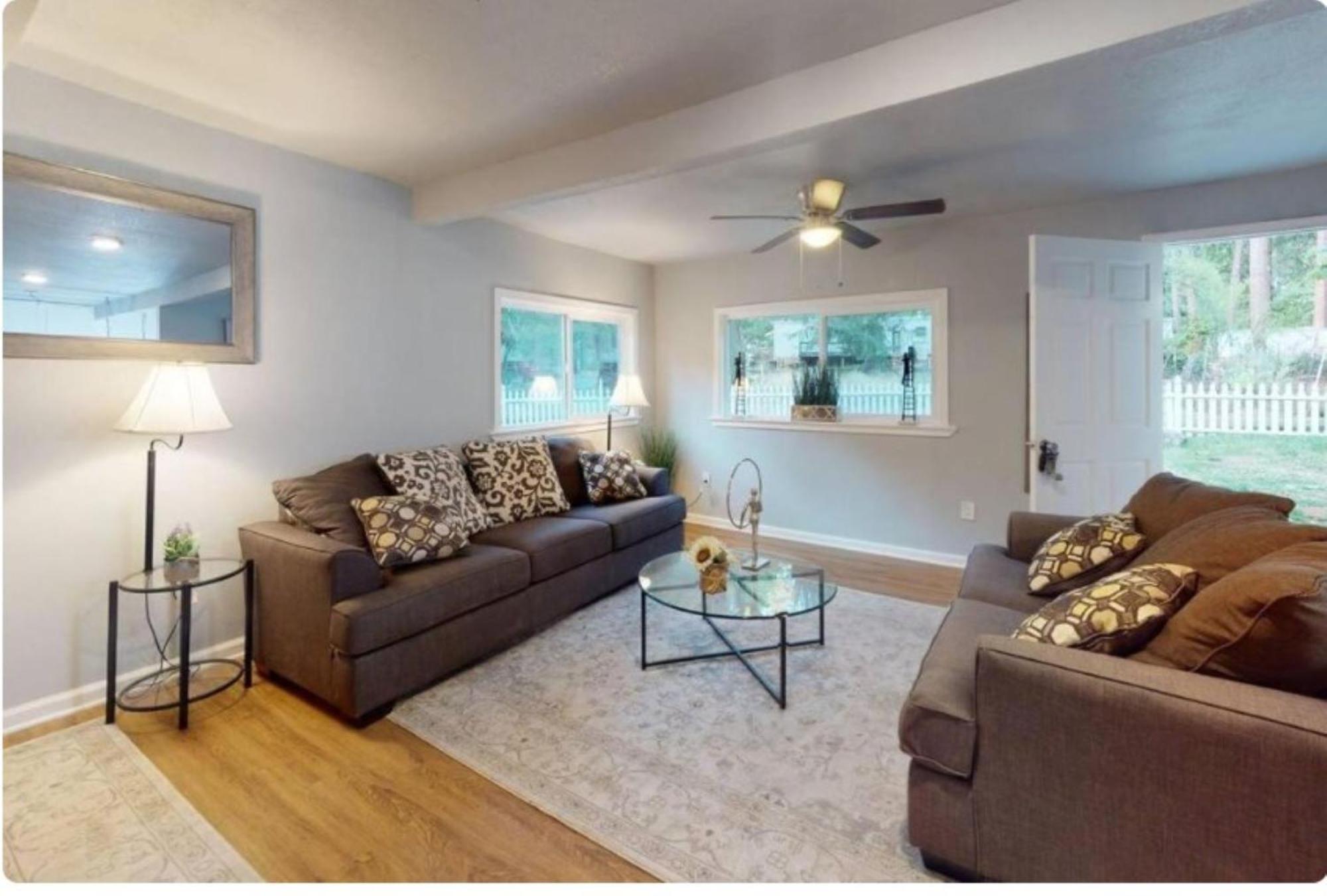 Three-Bedroom House photo 3