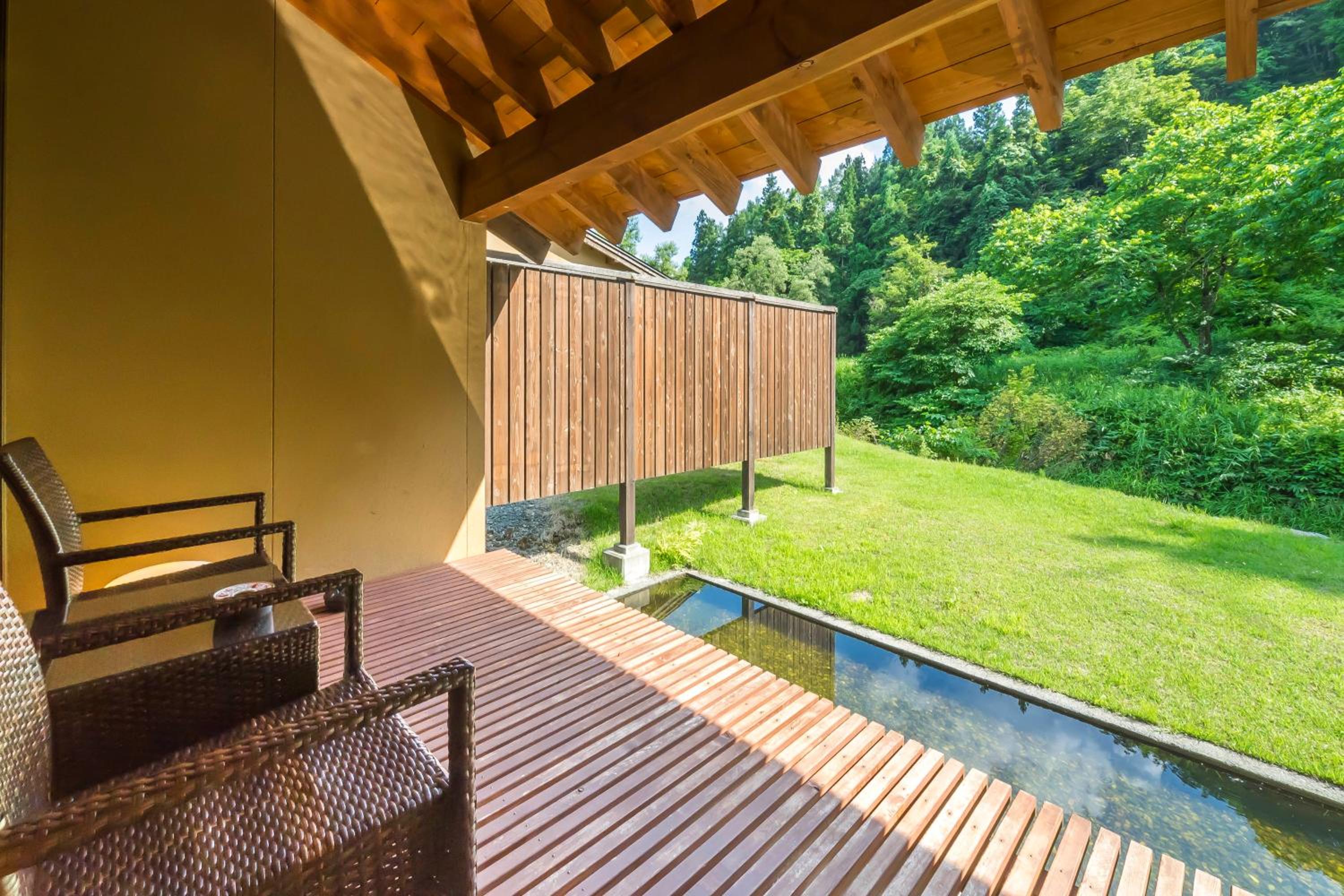 Deluxe Triple Room with Hot Spring Bath photo 3