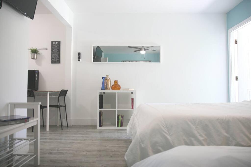 One-Bedroom Apartment photo 1