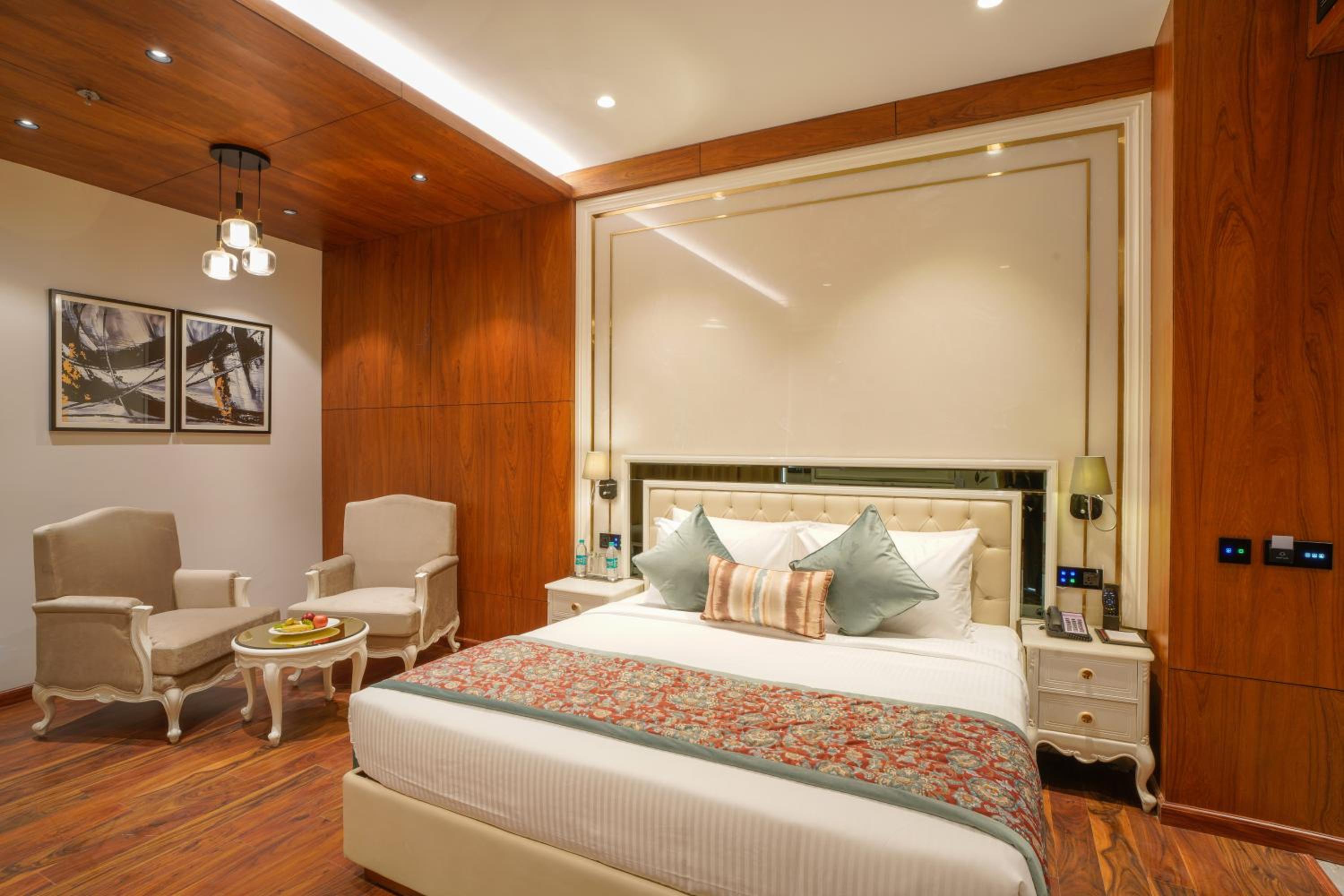 Premium Room with Balcony - Photo 3