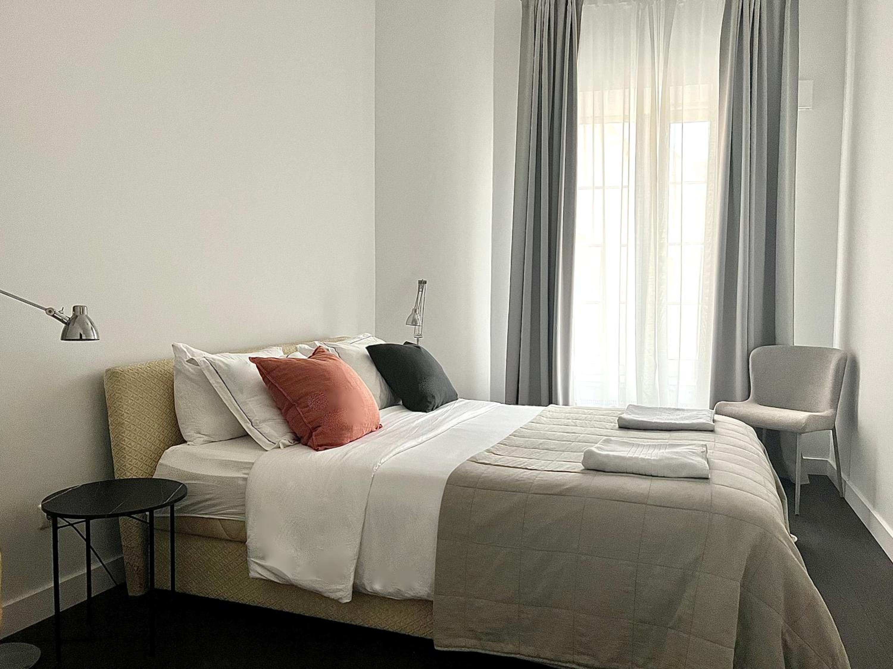 Three-Bedroom Apartment with Balcony photo 2
