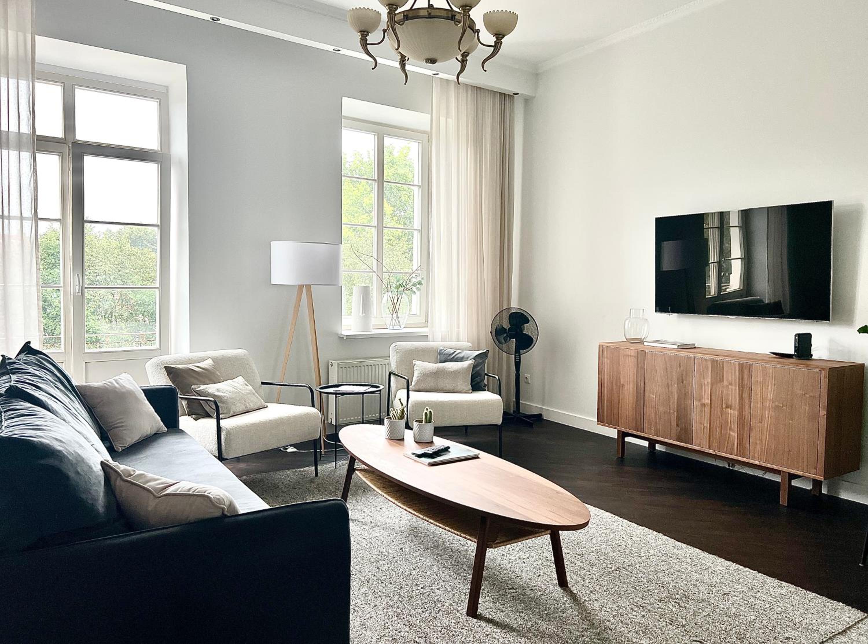 Three-Bedroom Apartment with Balcony photo 1