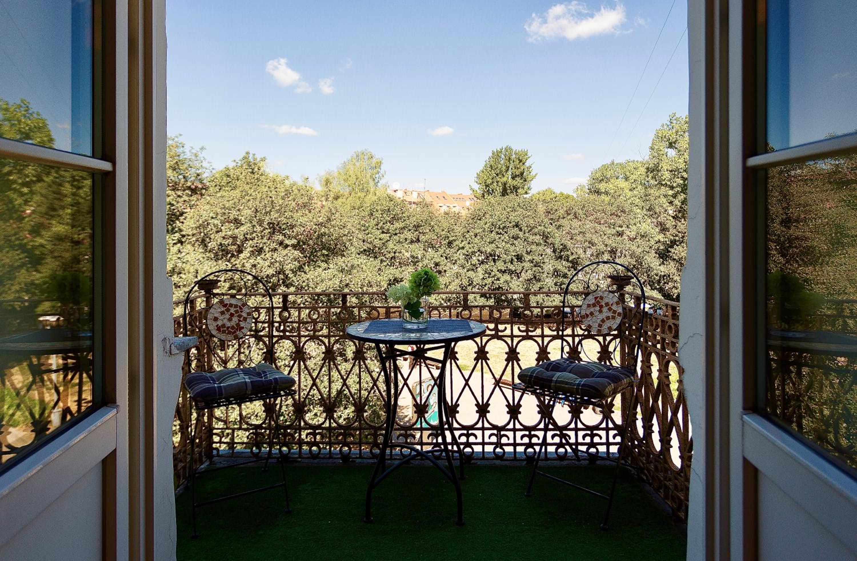 Three-Bedroom Apartment with Balcony photo 3
