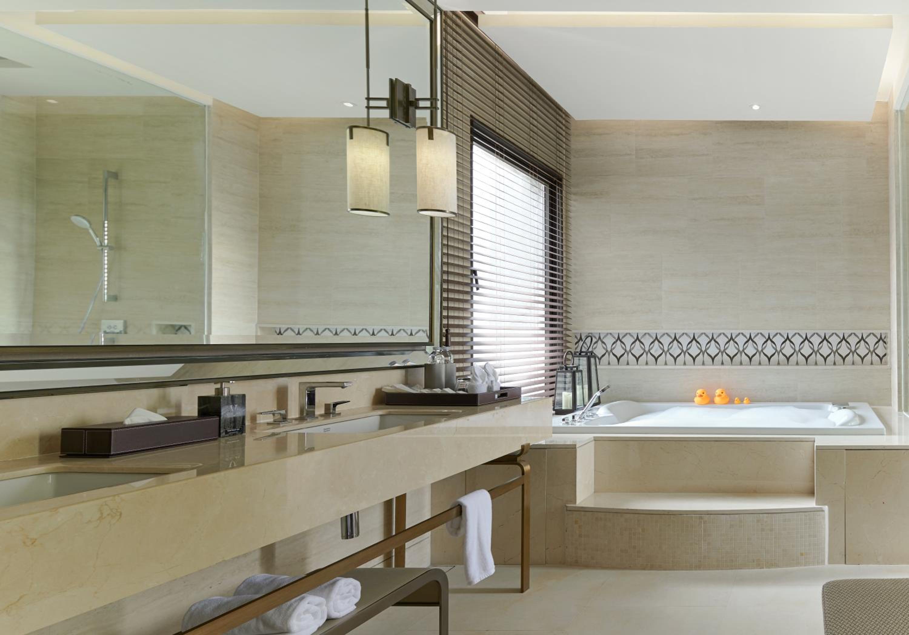 Three-Bedroom Villa with Sea View (24-hour butler service) - Photo 14
