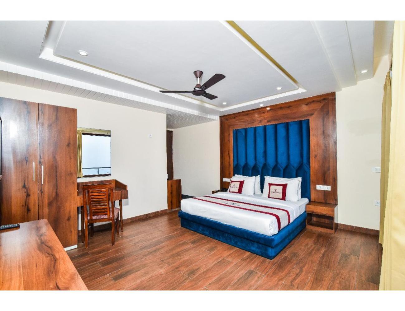 Deluxe Queen Room