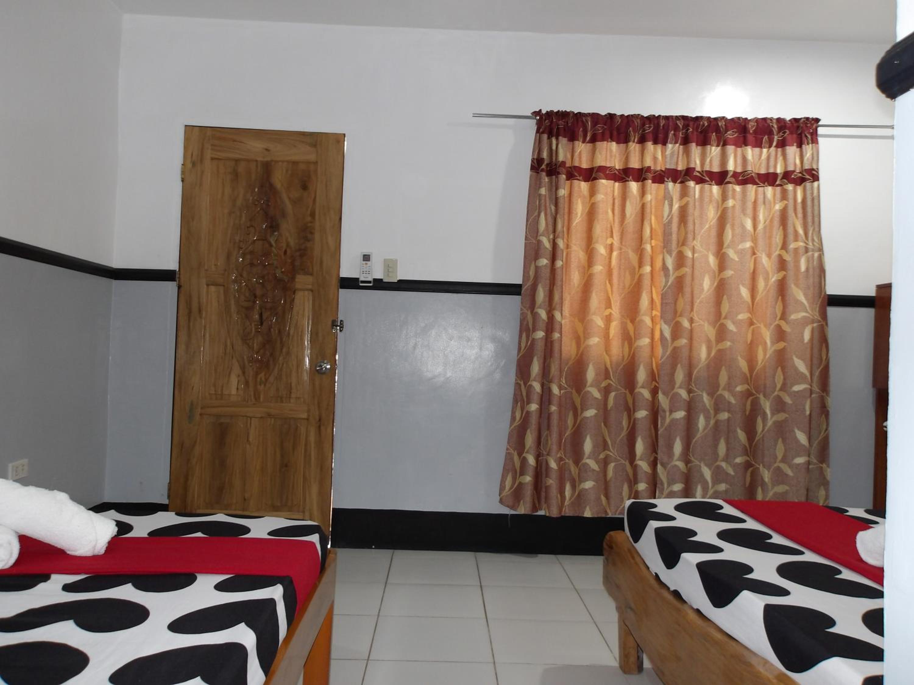 Quadruple Room with Balcony photo 3