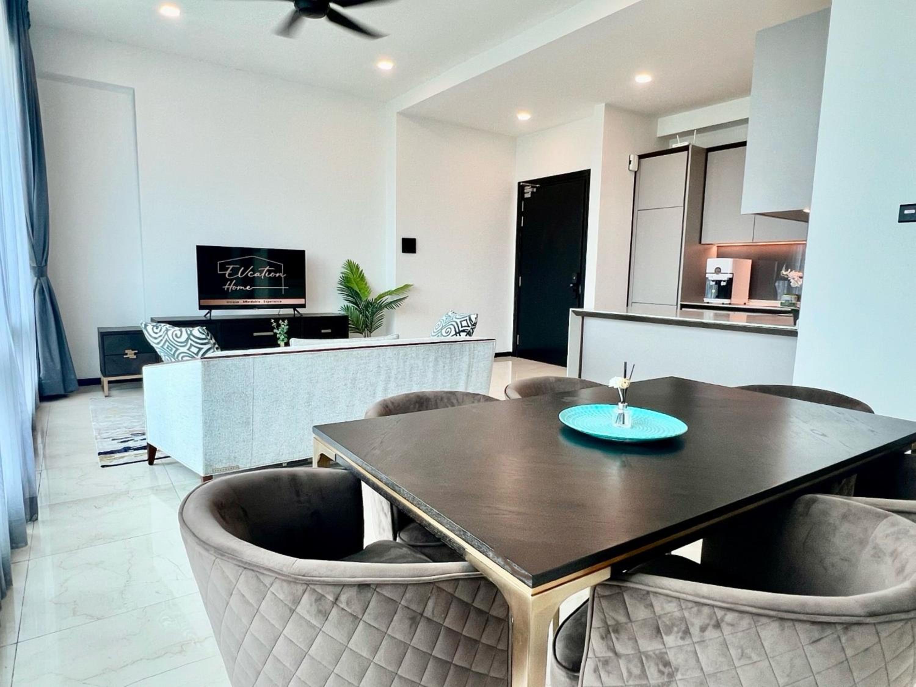 Three-Bedroom Deluxe Apartment