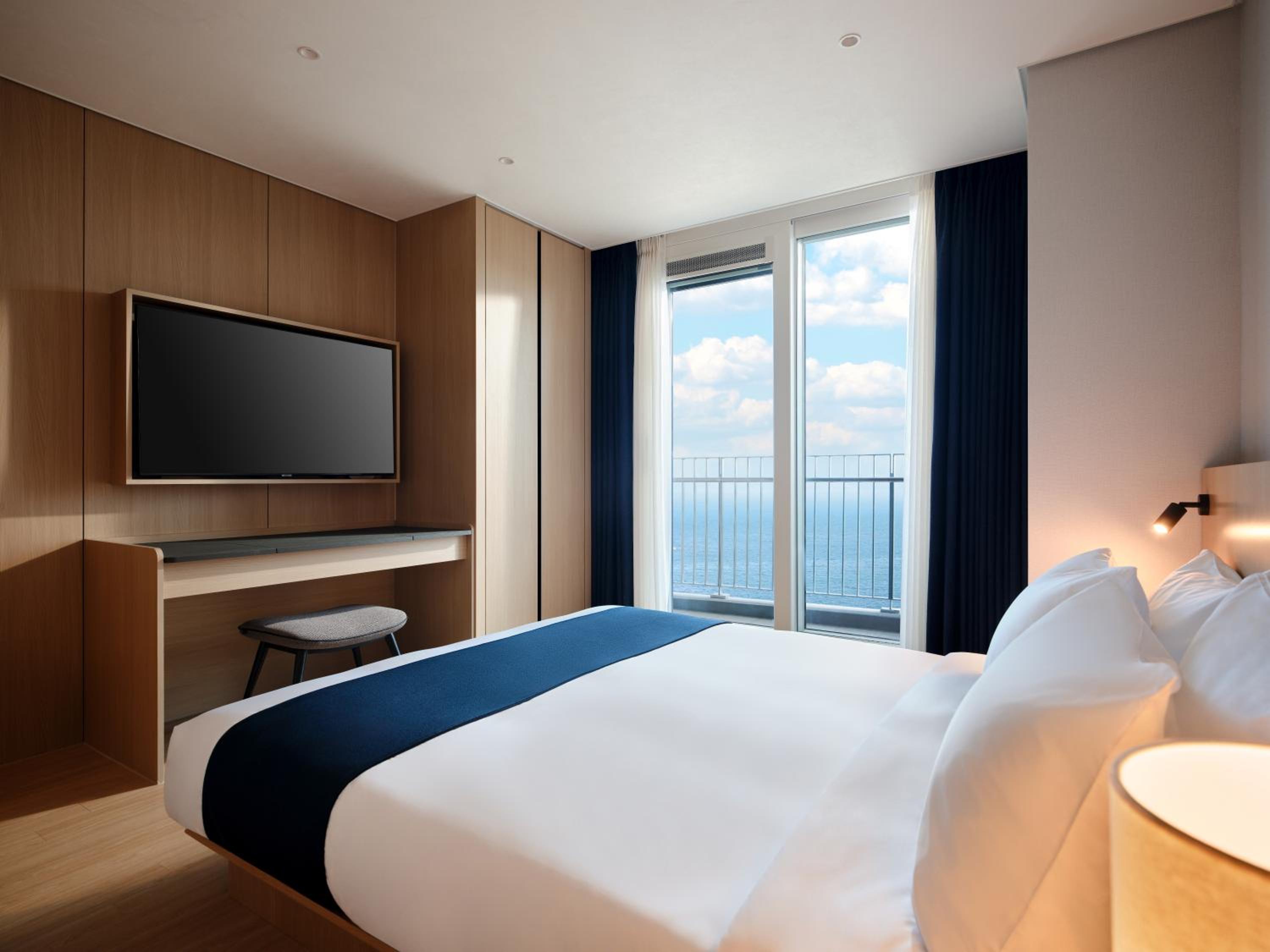 Suite with Sea View - Photo 2