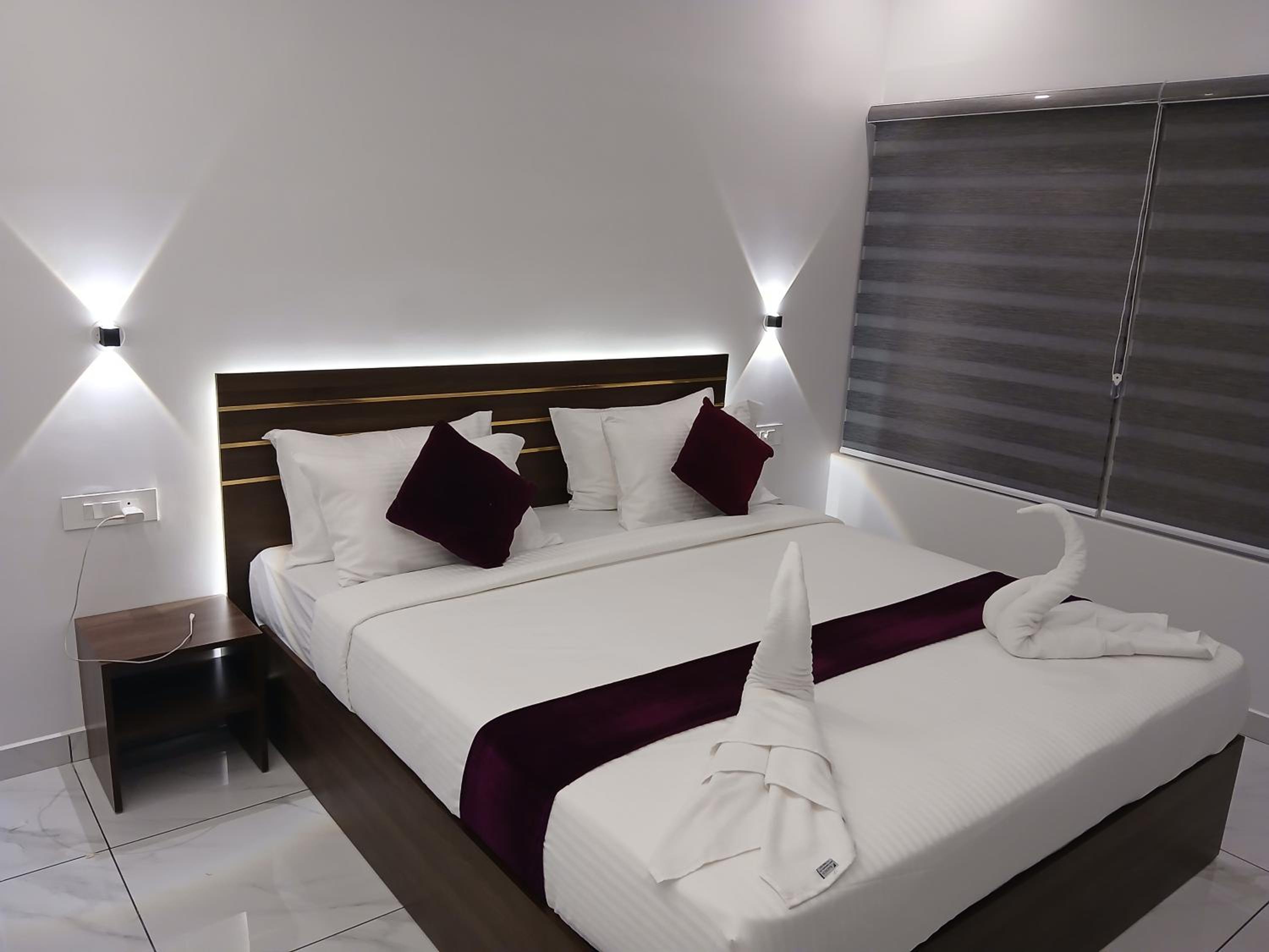 Deluxe Double Room with Balcony photo 1