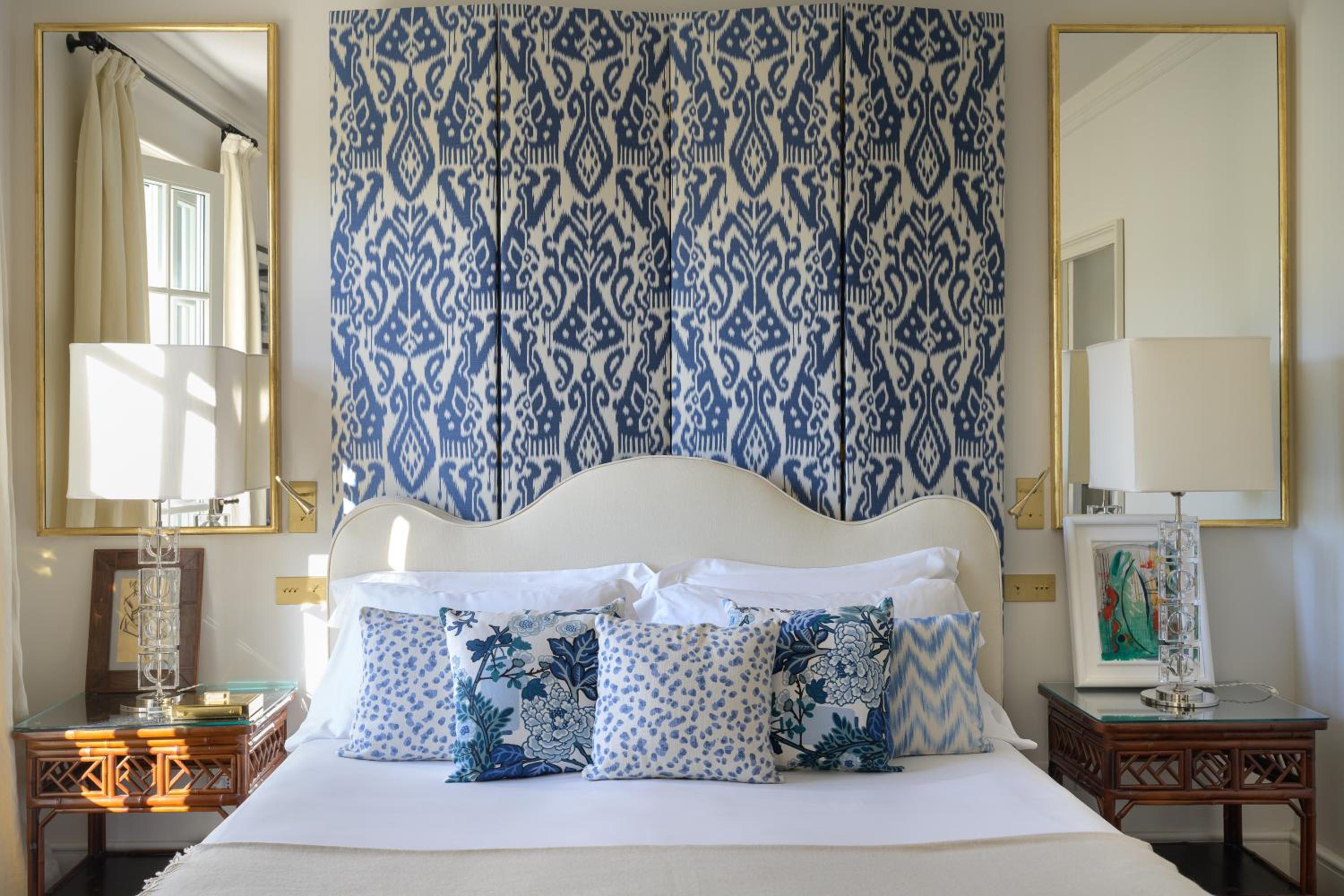 Queen Suite with Pool View
