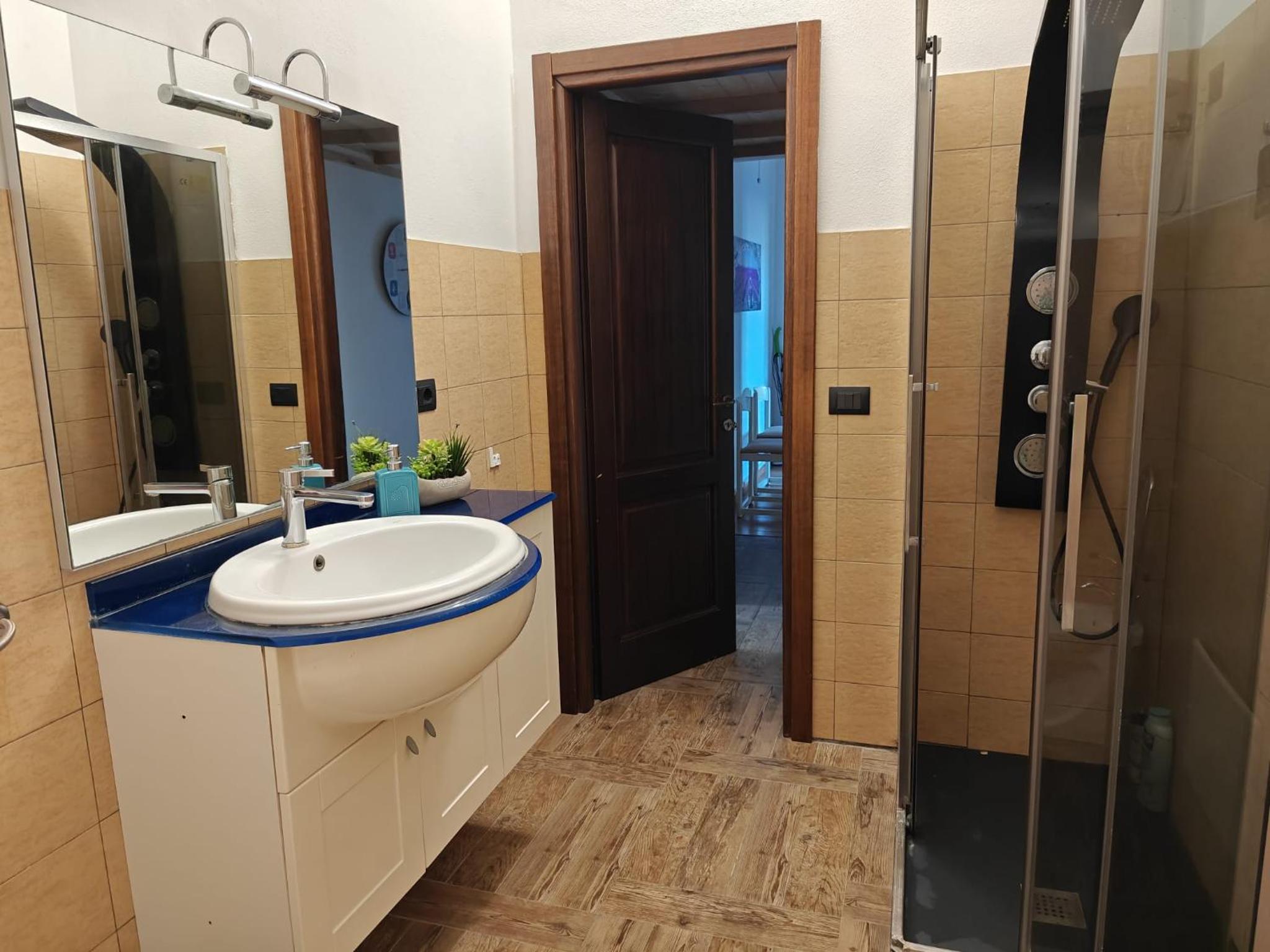 Basic Triple Room with Shared Bathroom photo 2
