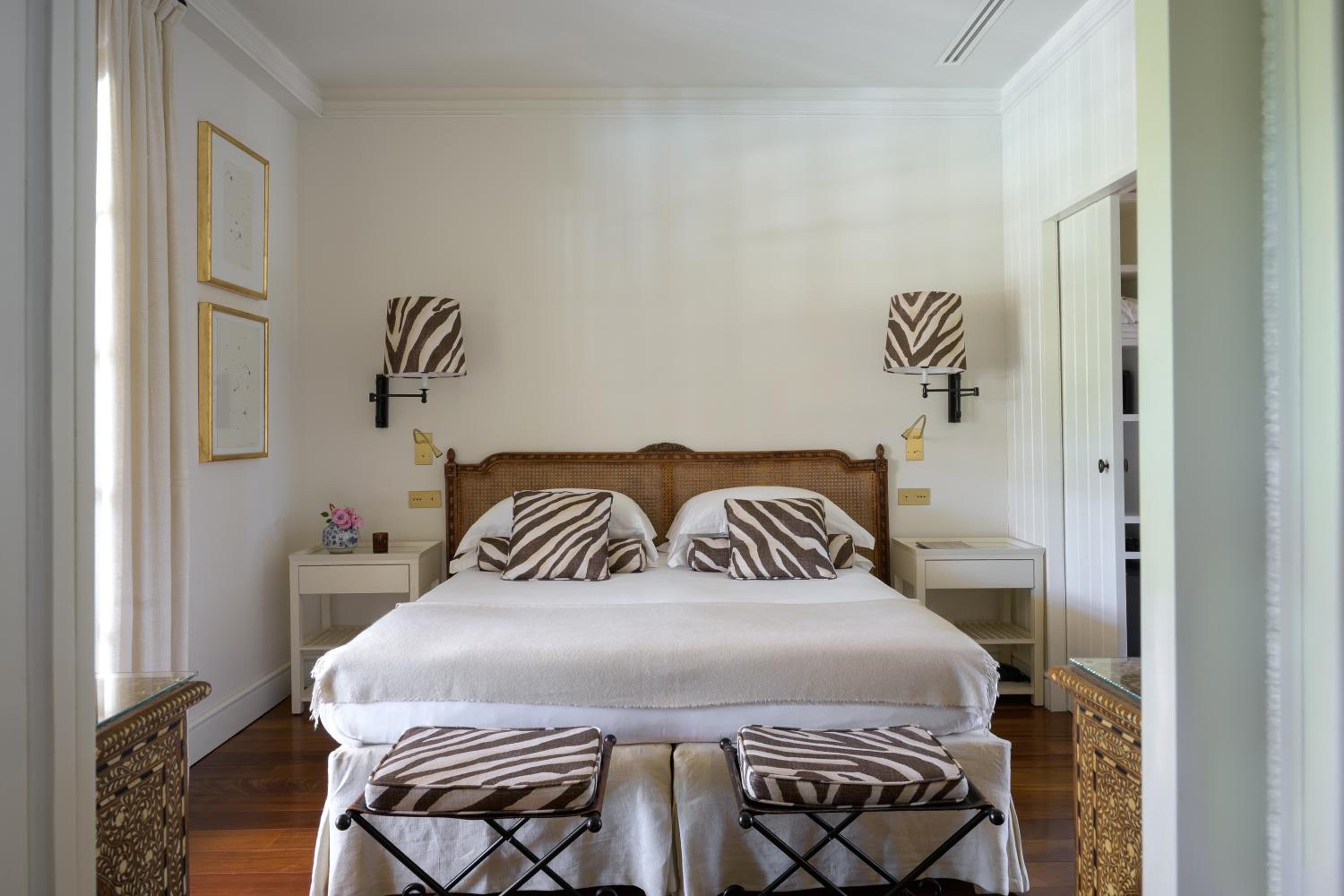 Queen Suite with Pool View