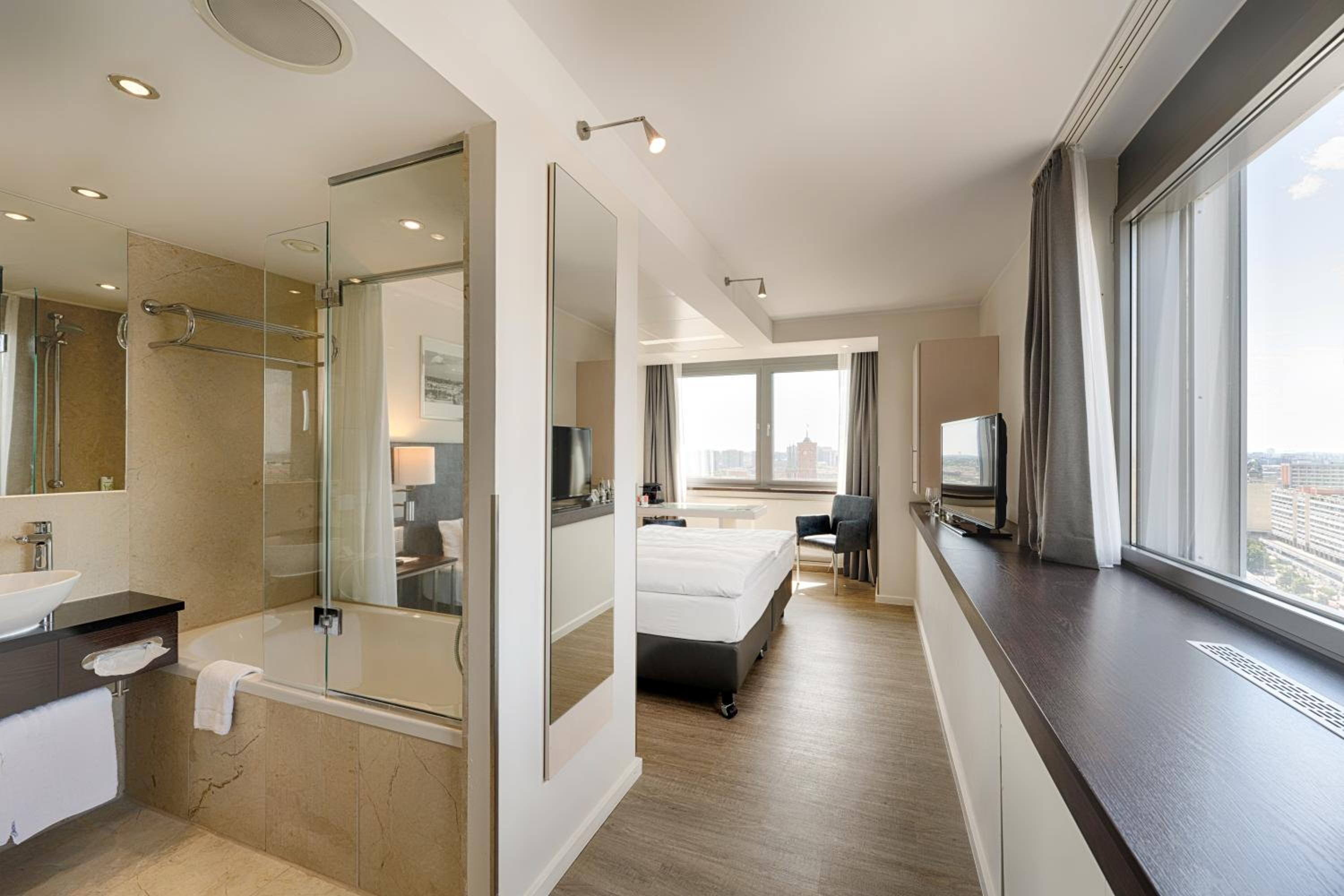 Panorama Double Room thumbnail 6