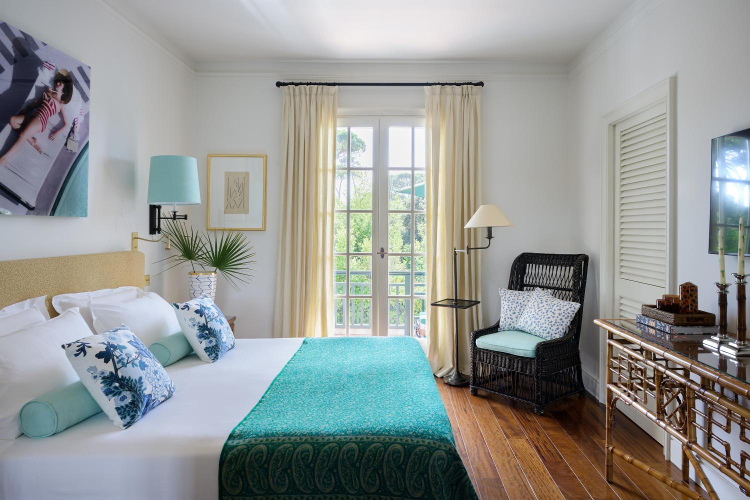 Deluxe Queen Room