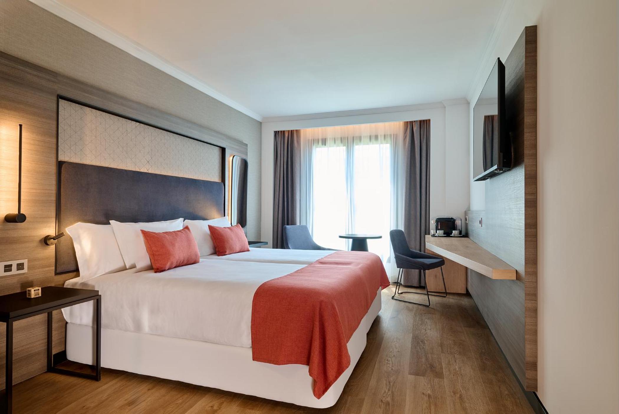 Premium Twin Room - Photo 1