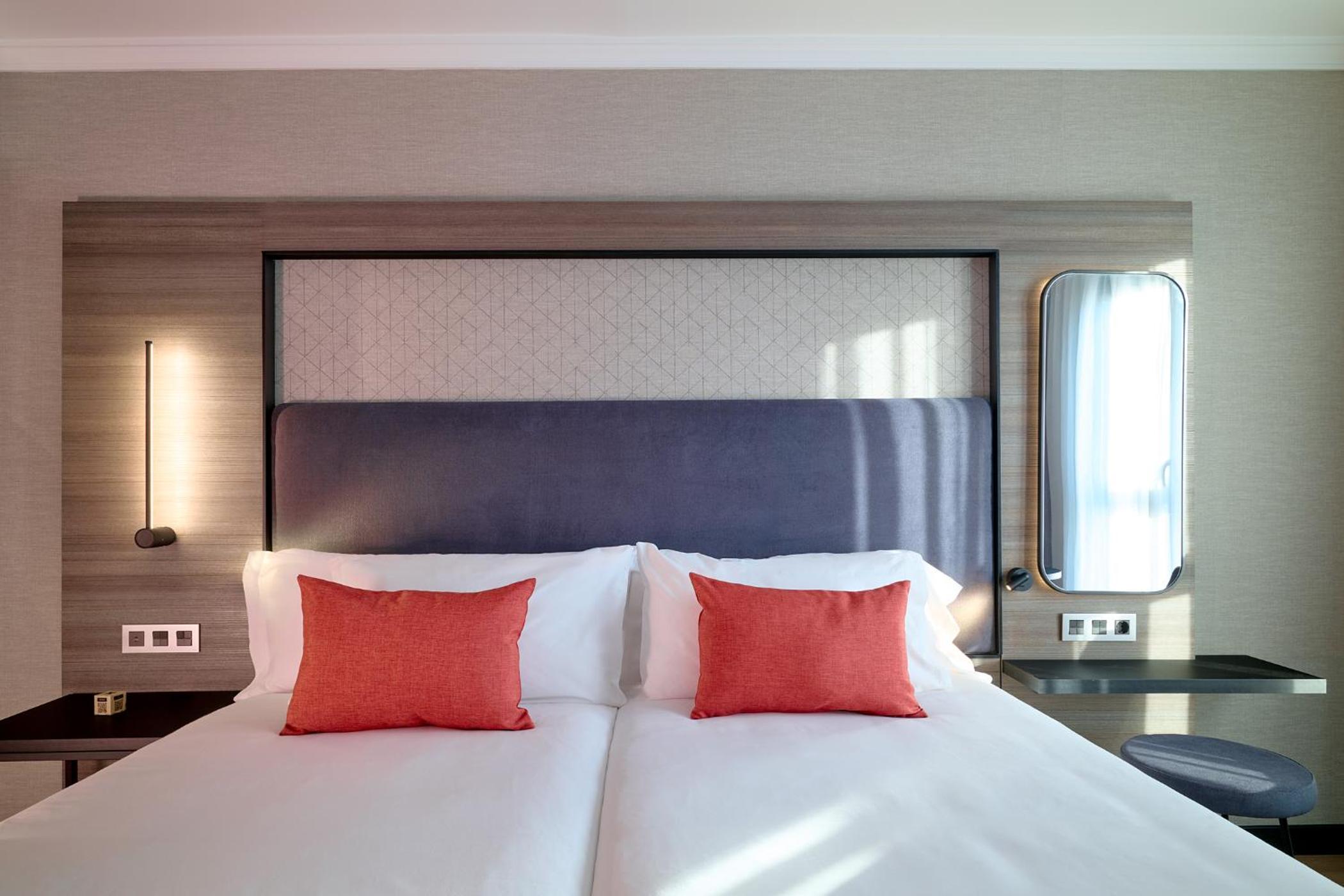 Premium Twin Room - Photo 3