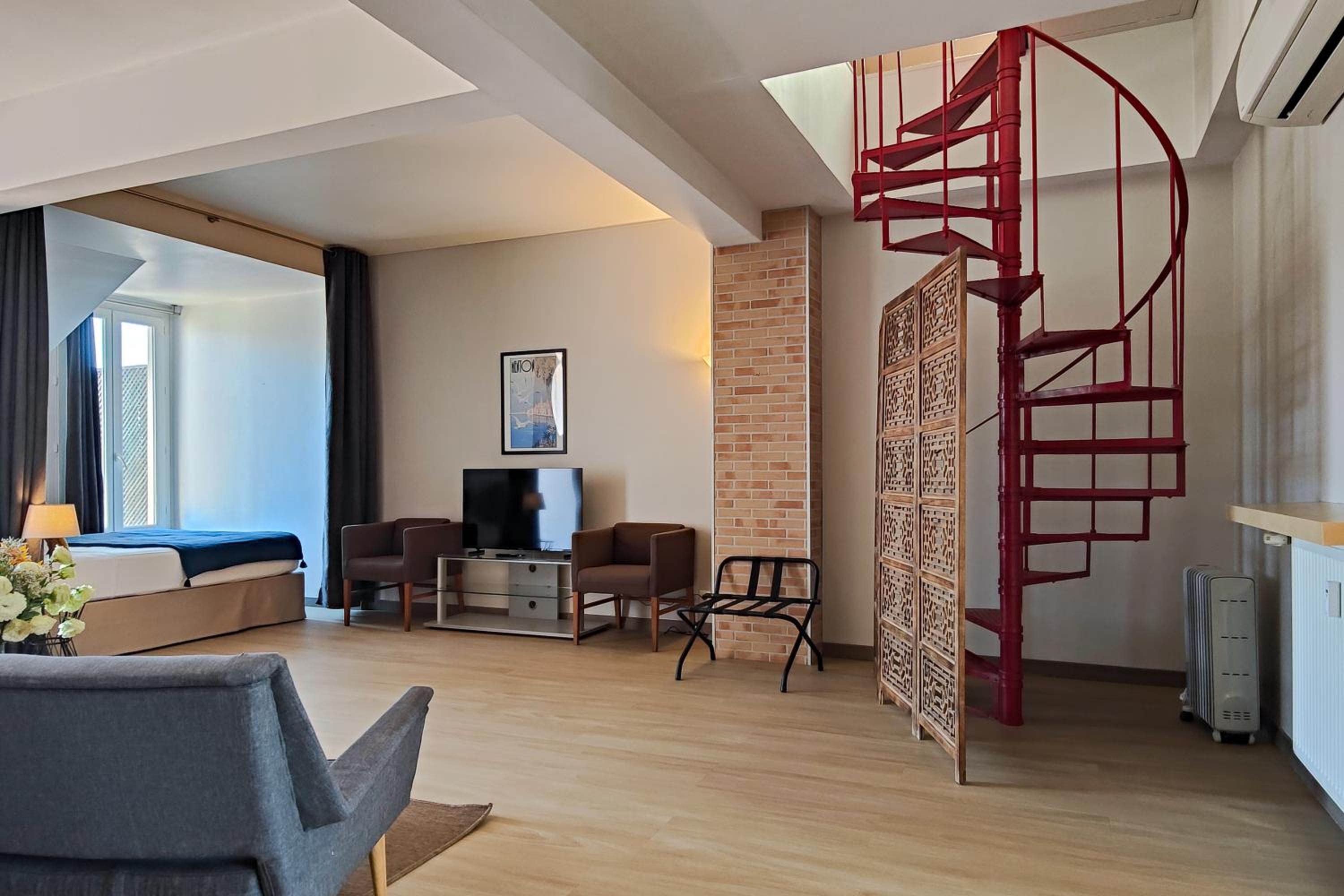 Premium Apartment with Terrace - top floor photo 2