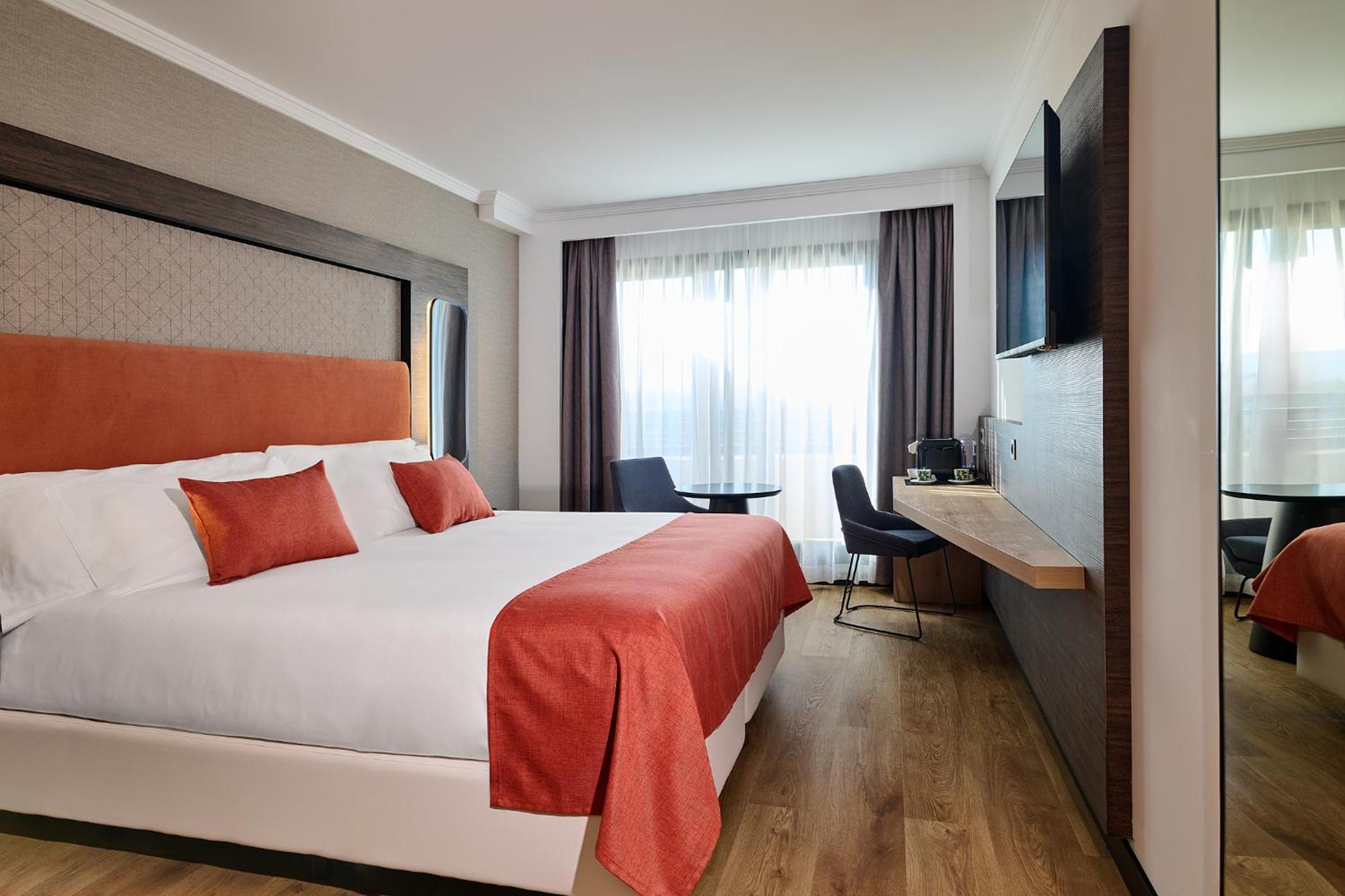 Premium Deluxe Room - Photo 1