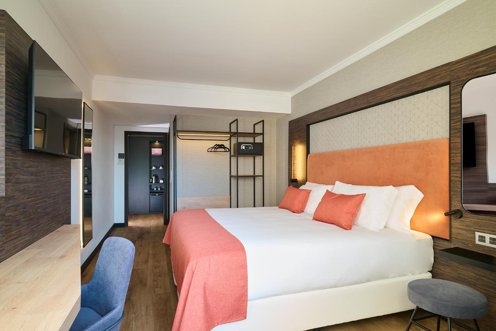Premium Deluxe Room - Photo 2