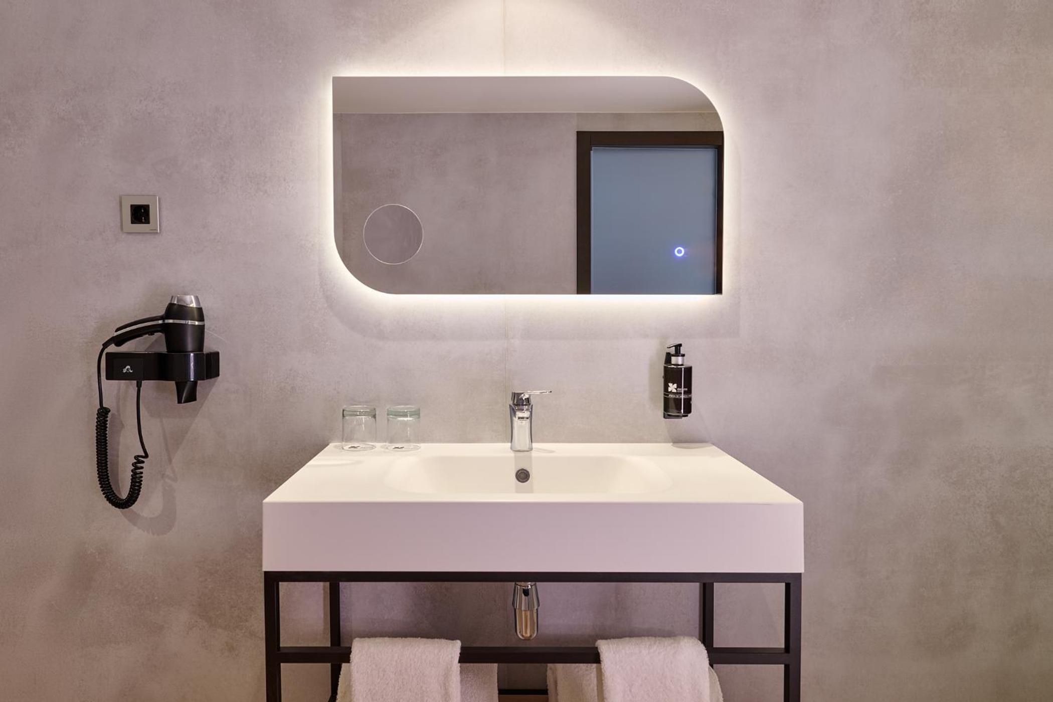 Premium Deluxe Room - Photo 4