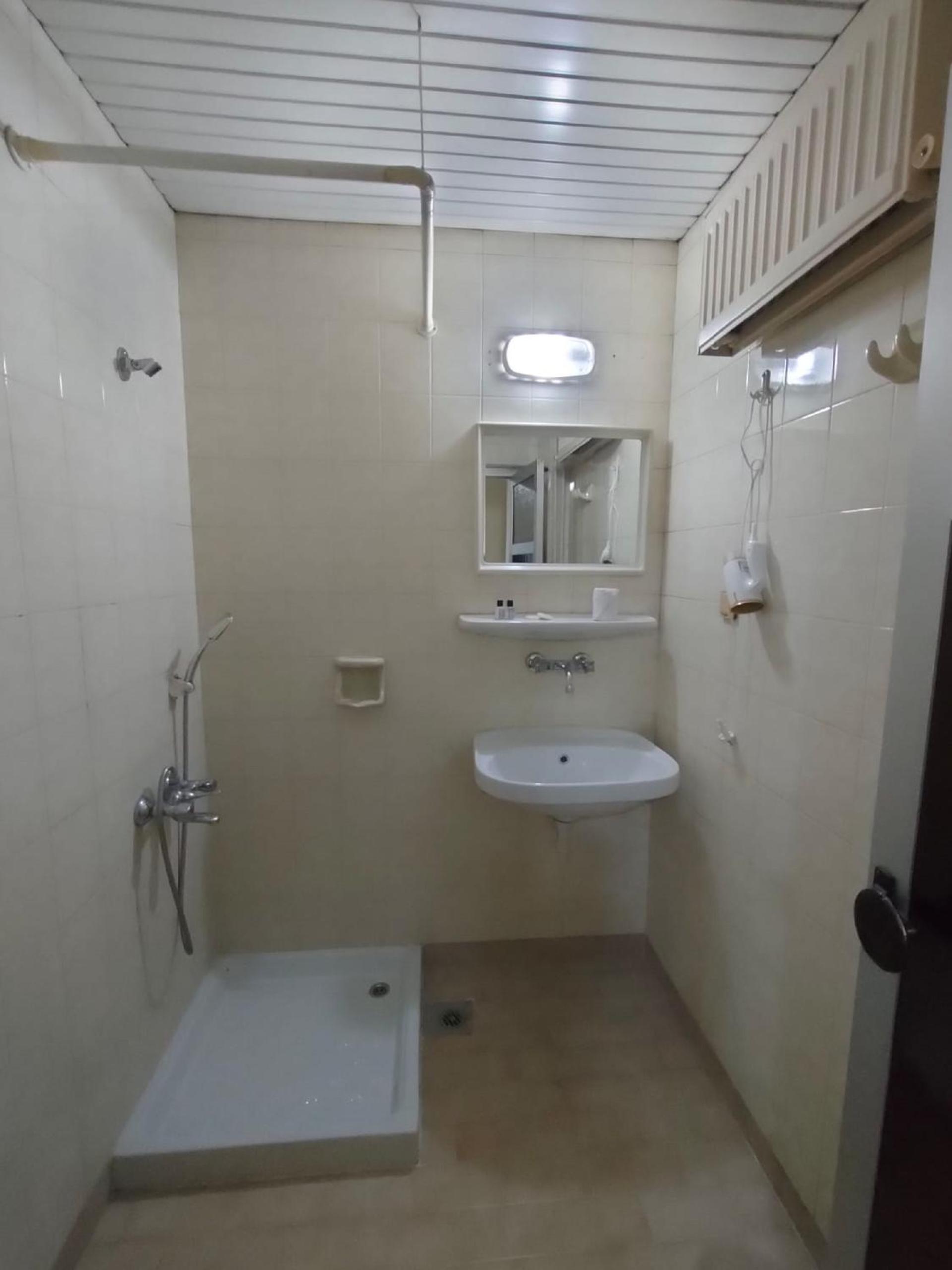 Triple Room - Photo 17