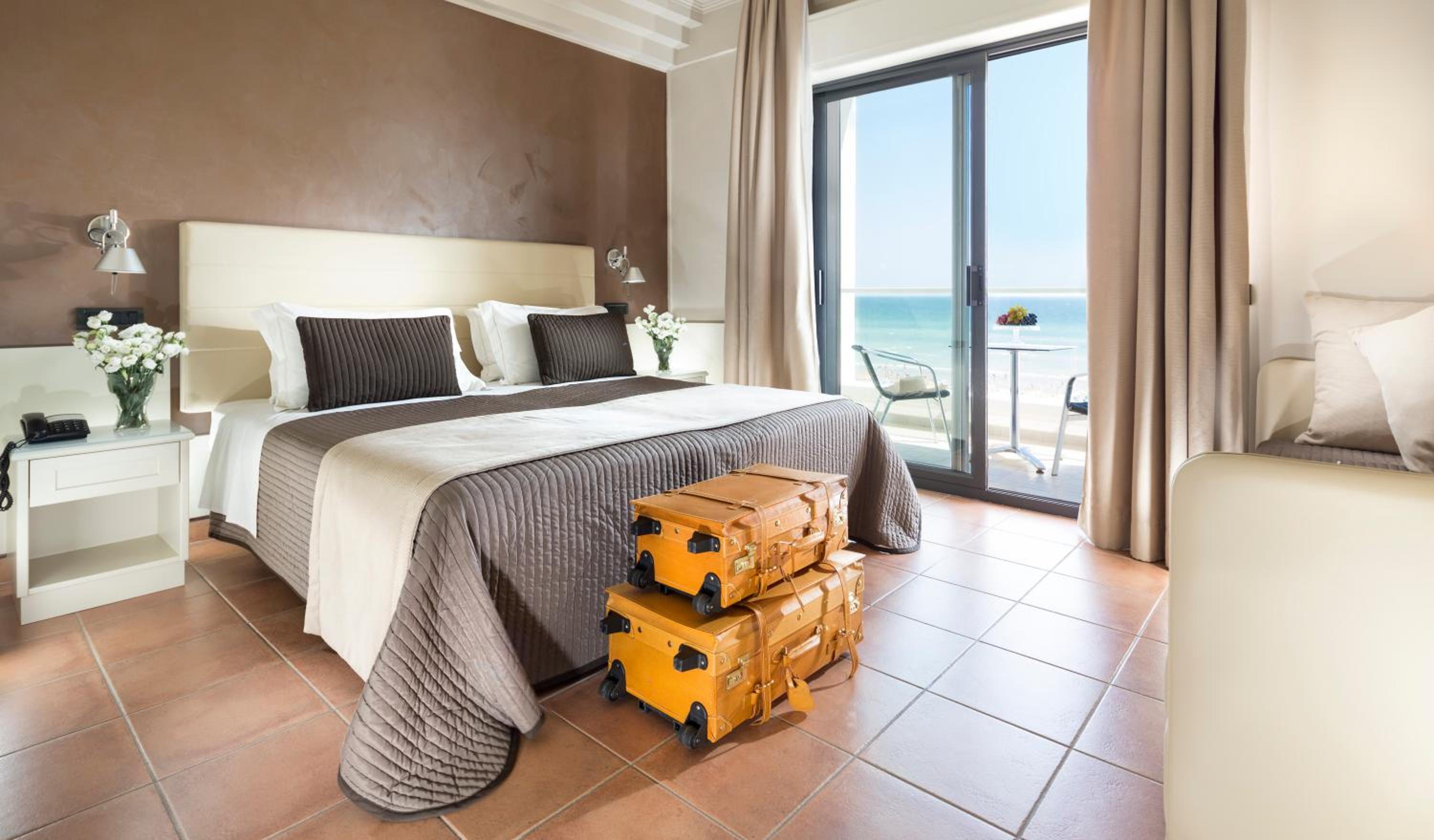 Deluxe Double or Twin Room with Sea View - Photo 1