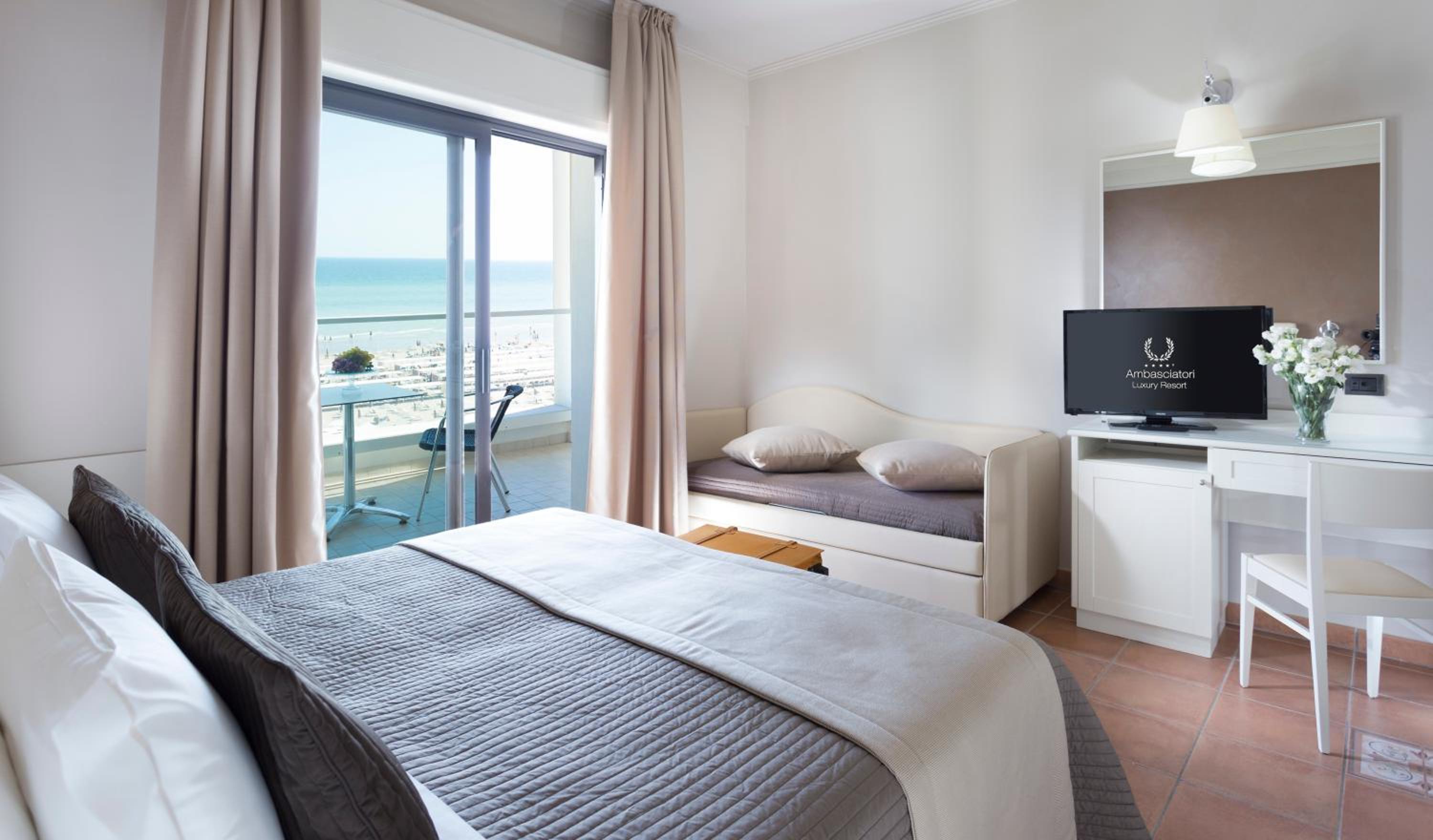 Deluxe Double or Twin Room with Sea View - Photo 2