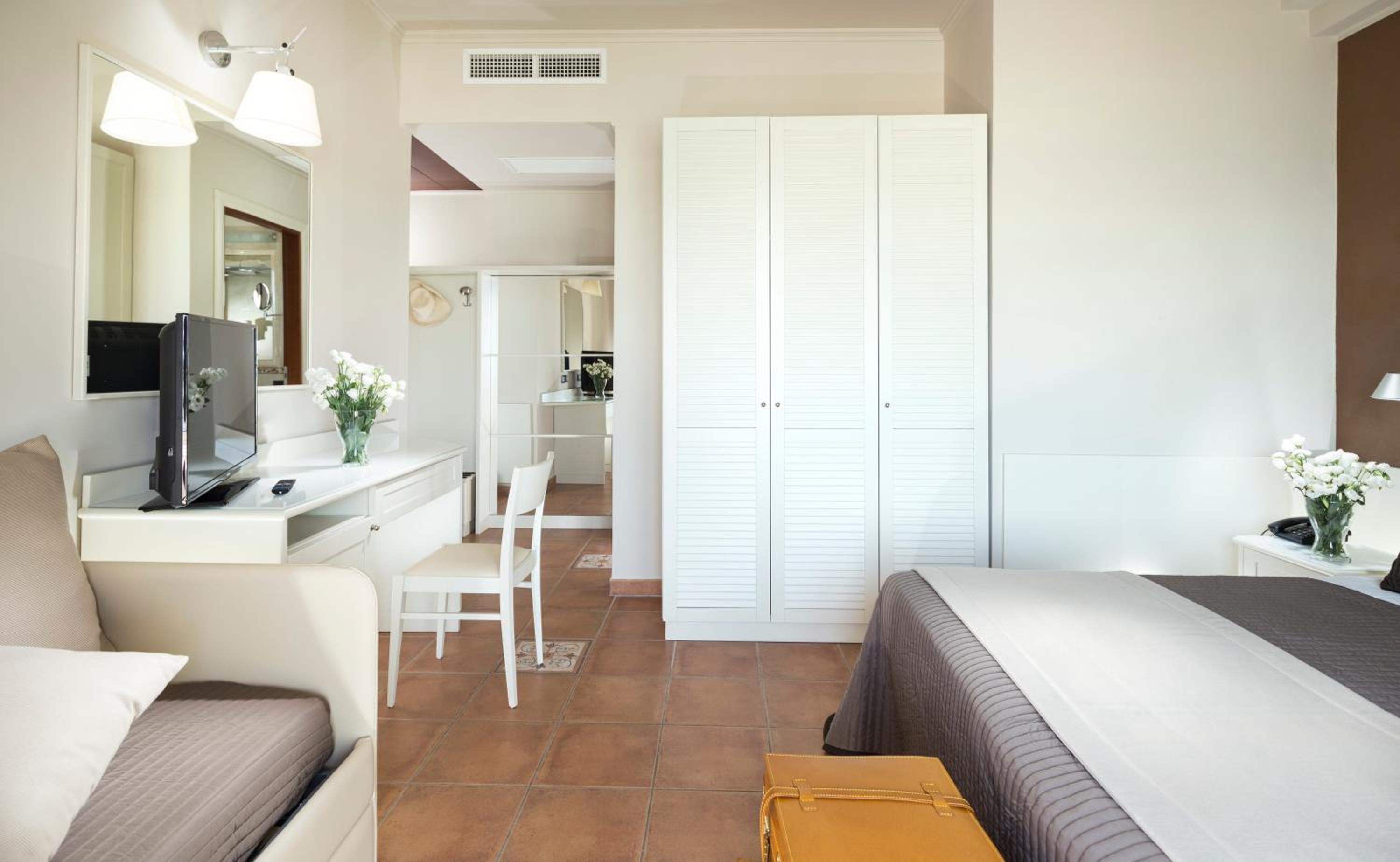 Deluxe Double or Twin Room with Sea View - Photo 3