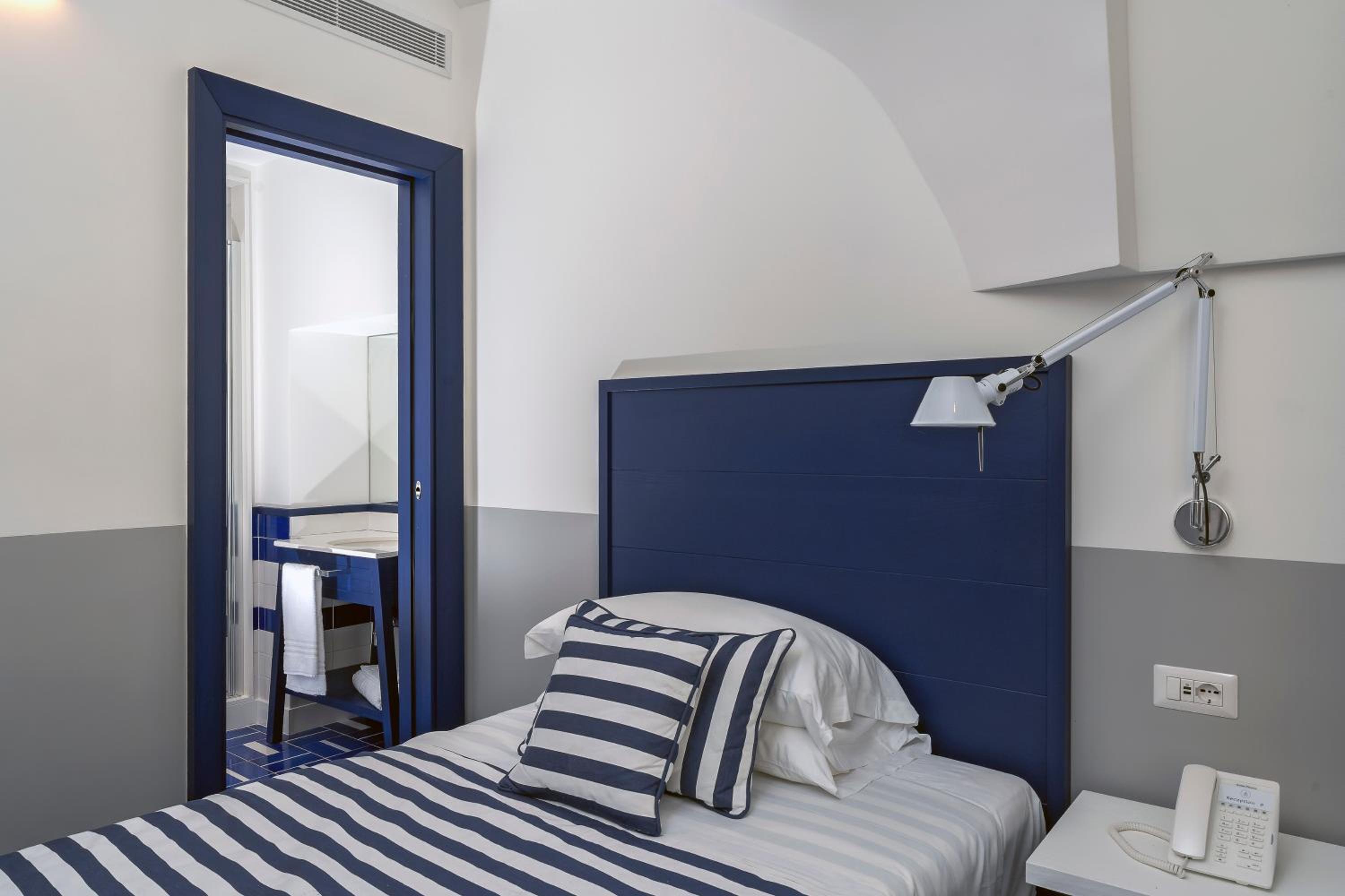 Single Room photo 3