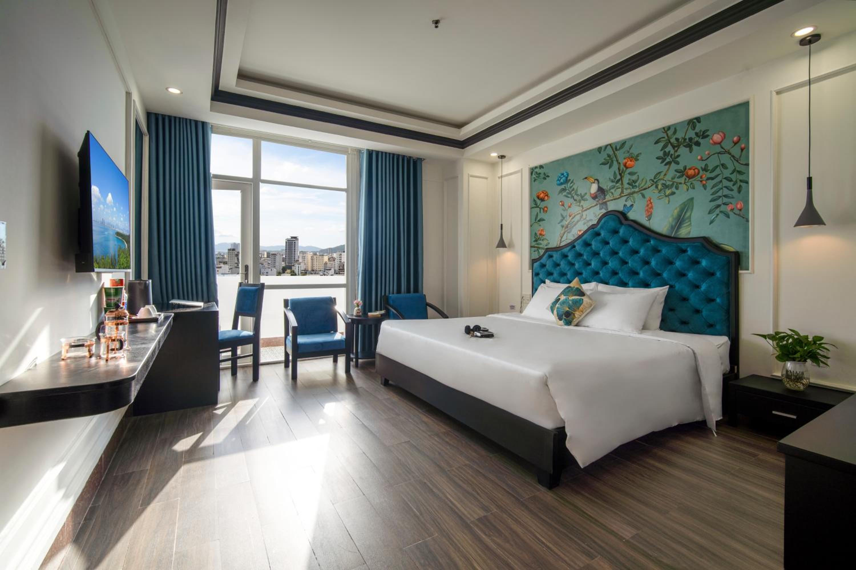 Deluxe City View King Room with Balcony