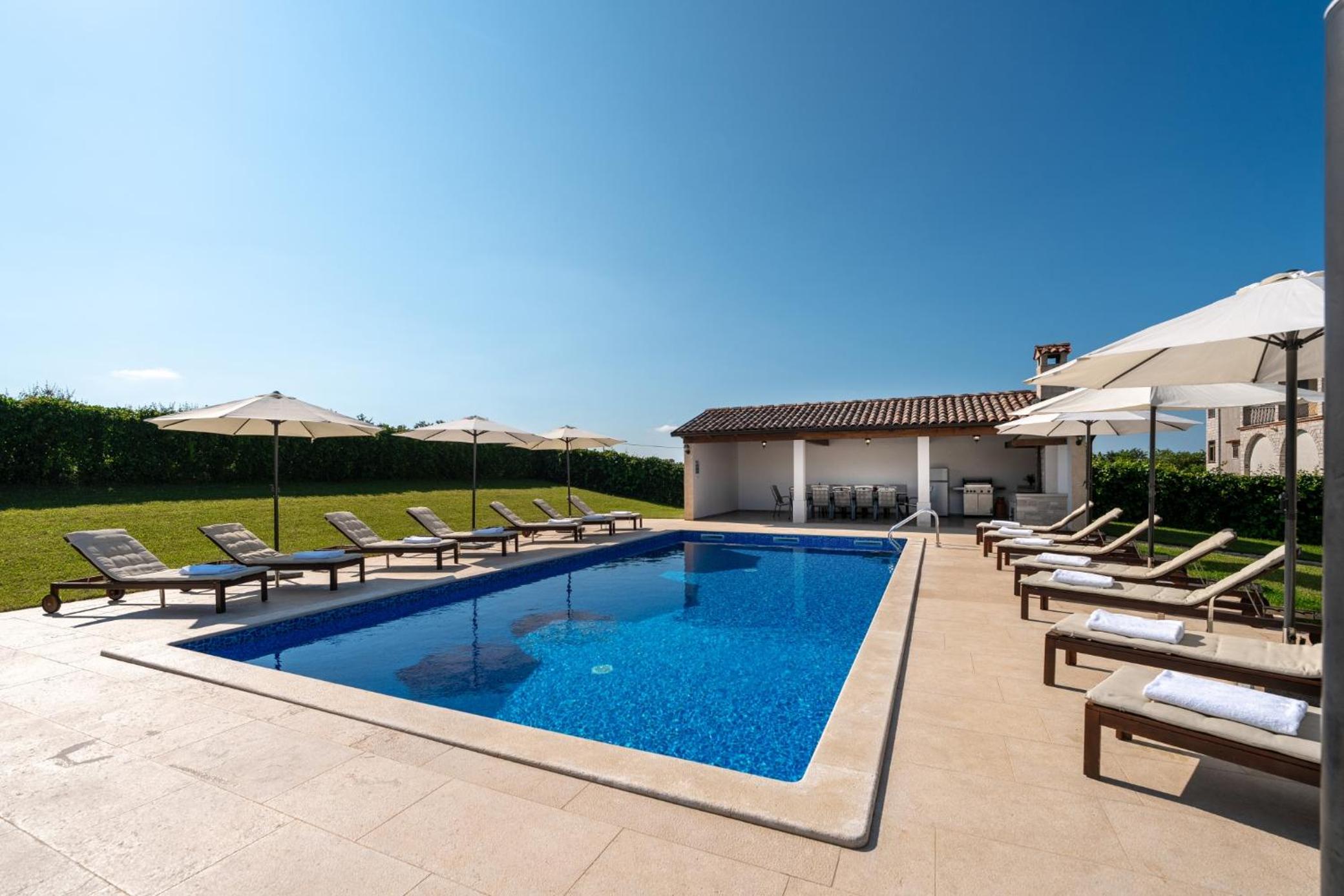 Villa photo 3