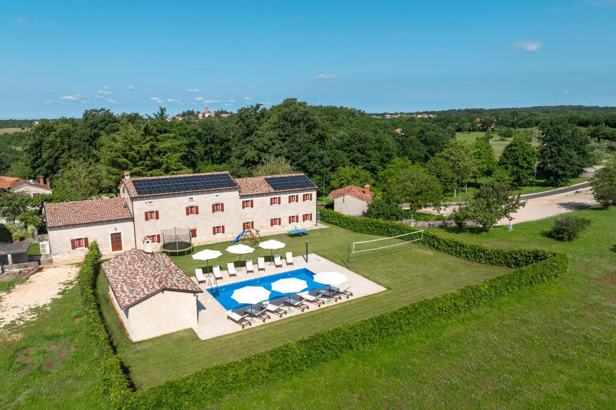 Villa photo 2
