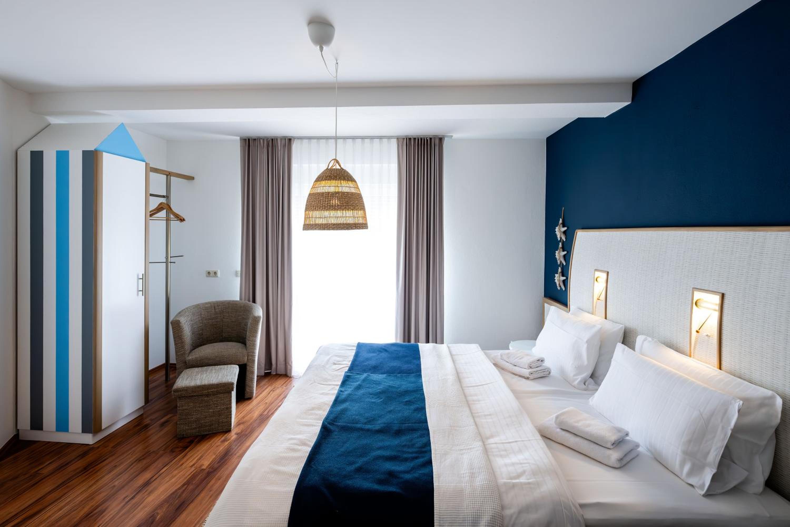 Two-bedroom family suite in the annex building photo 2