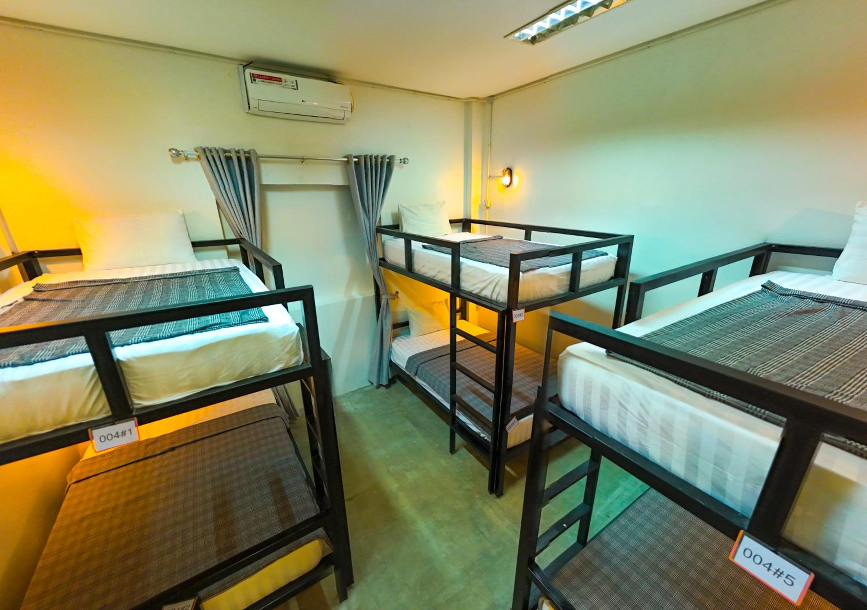 Bed in 6-Bed Mixed Dormitory Room photo 1