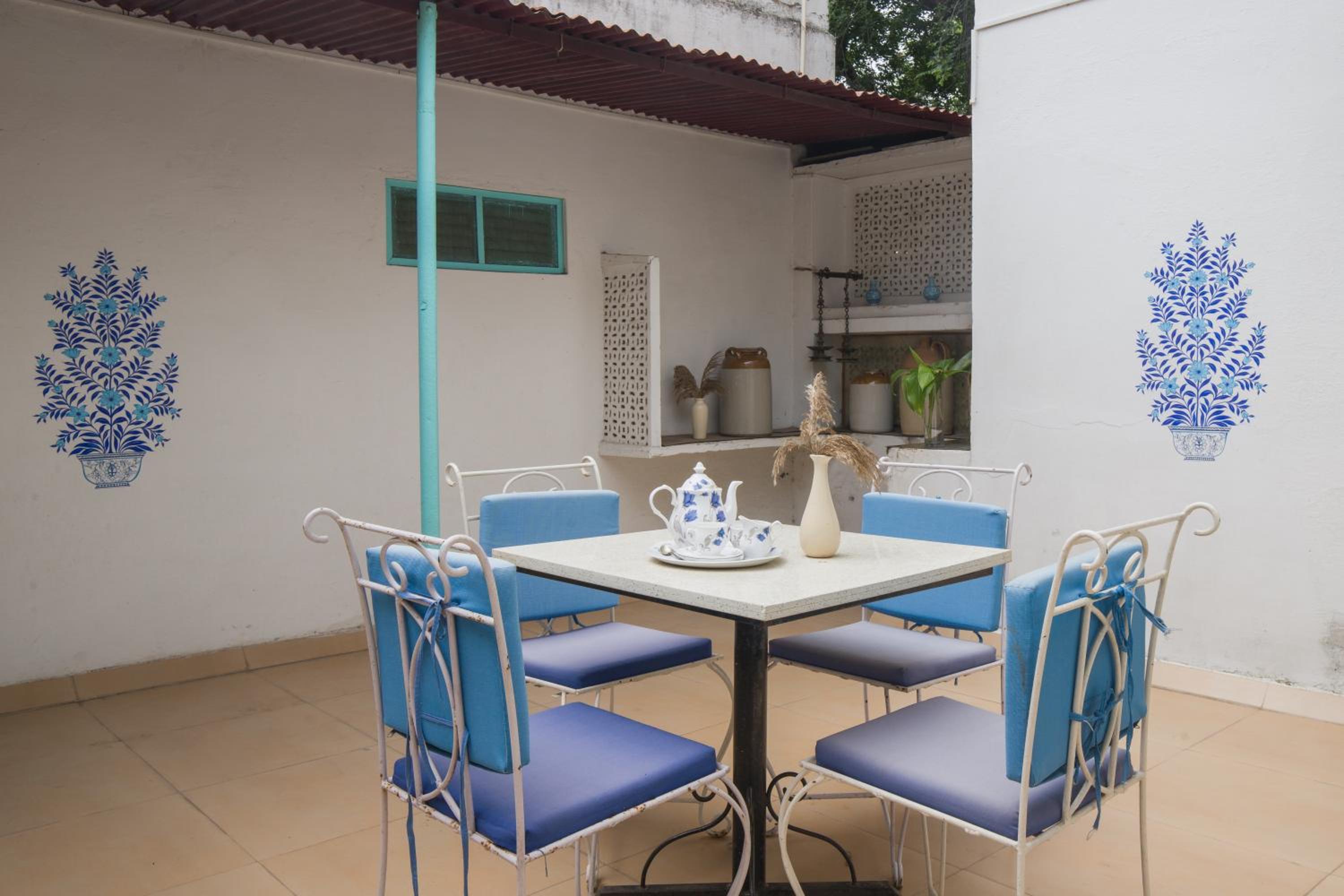 Family Room with Terrace photo 3