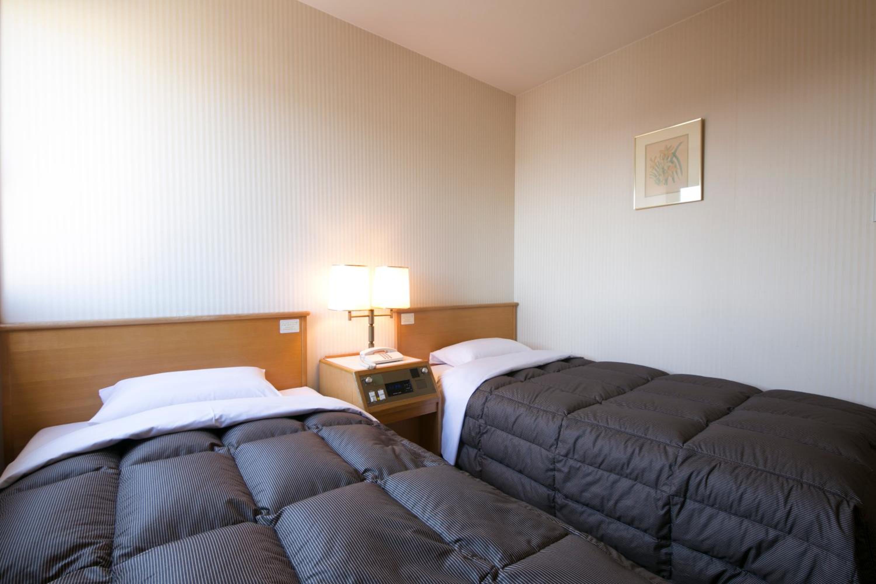 Twin Room - Non-Smoking - Photo 3