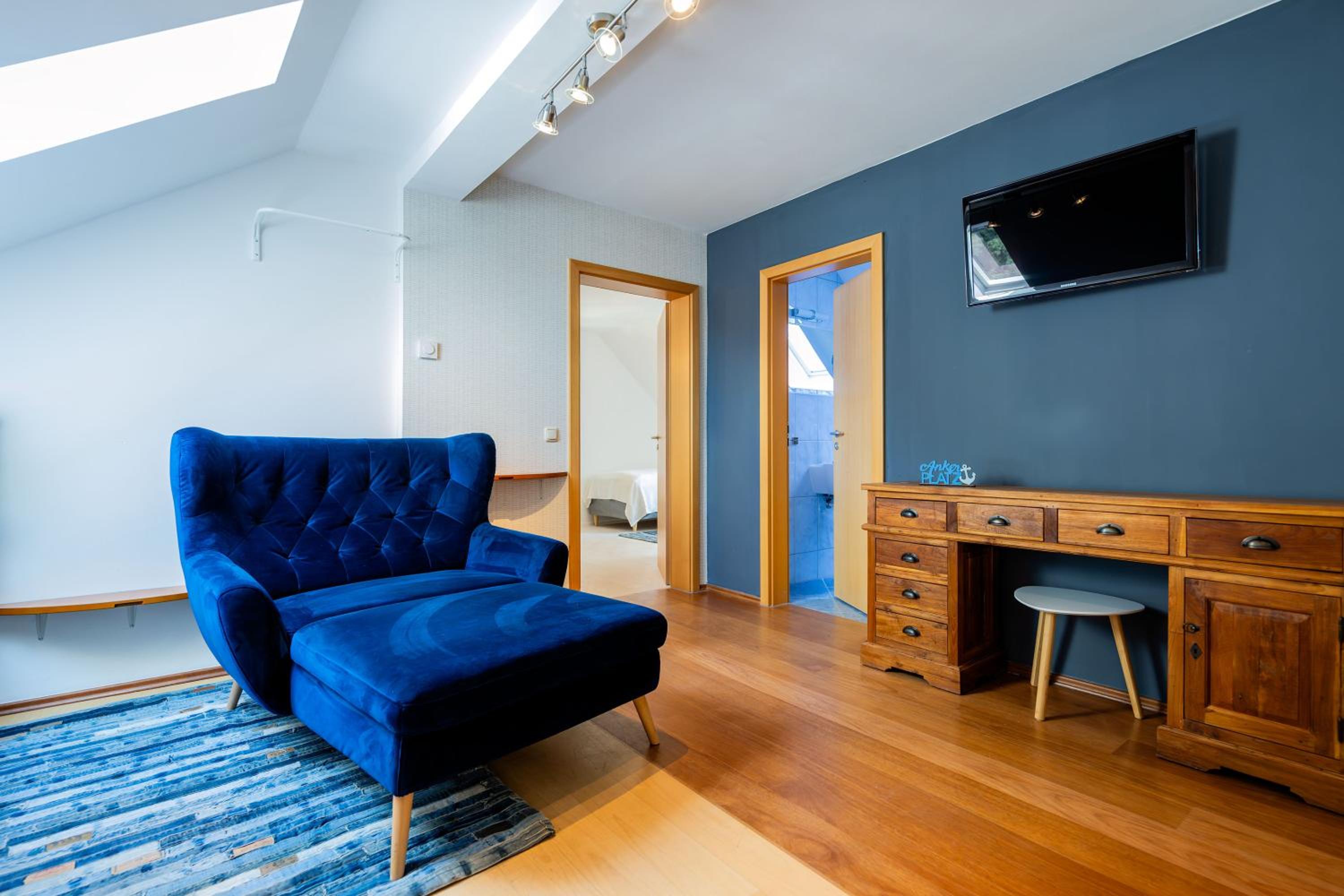 Family suite with 3 bedrooms (3rd floor) in the annex building - Photo 9