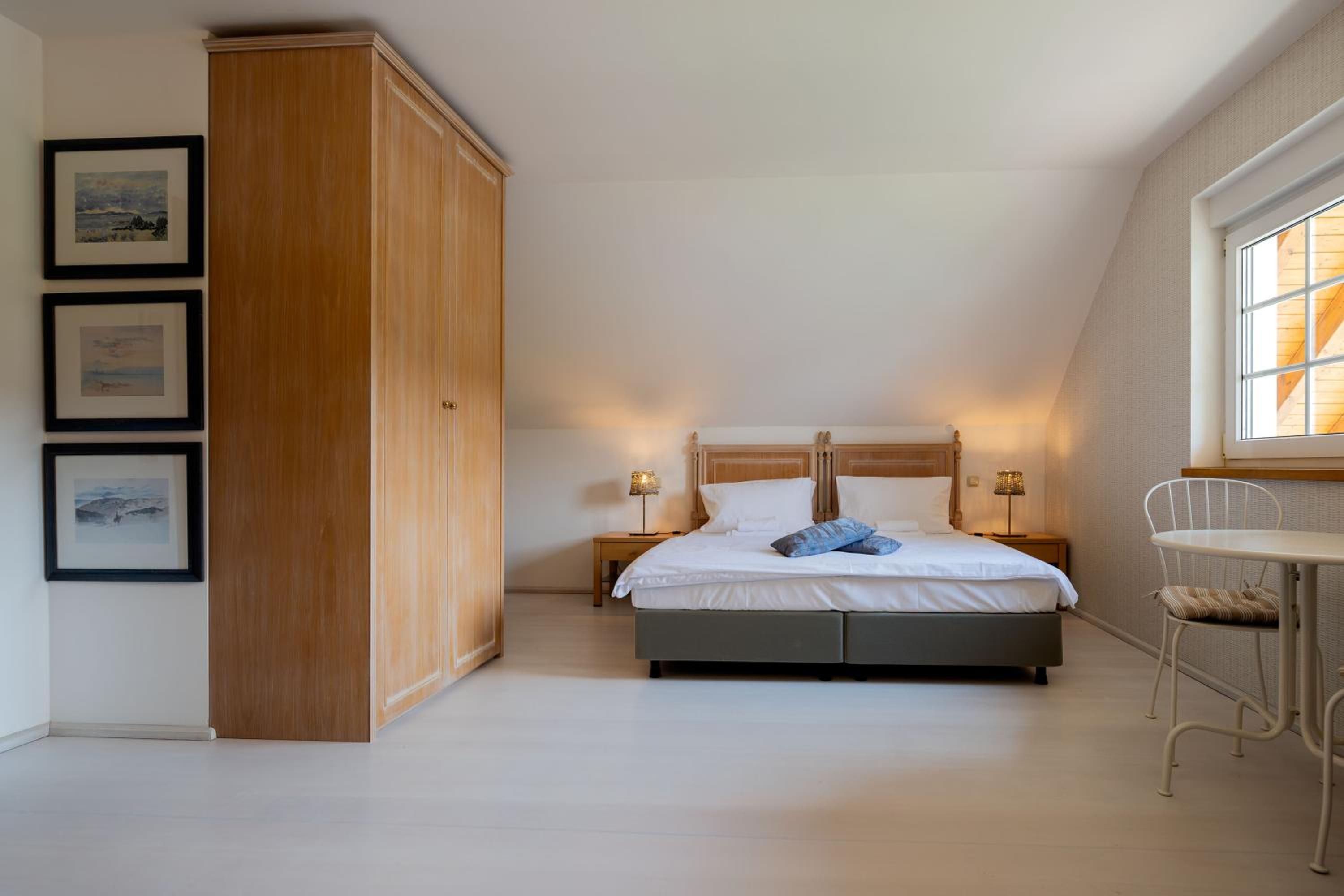 Family suite with 3 bedrooms (3rd floor) in the annex building - Photo 3