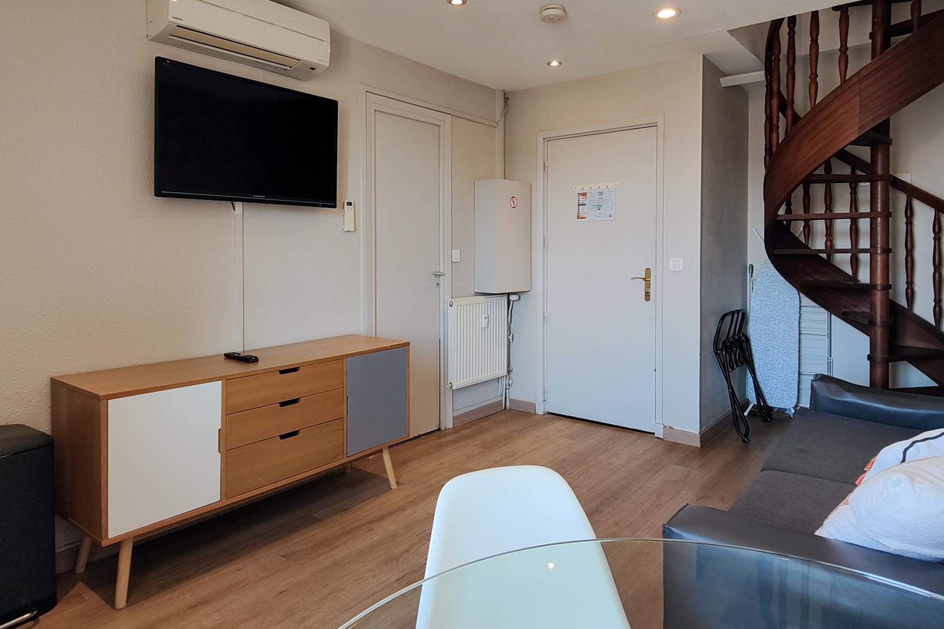 Duplex Apartment with Balcony - Photo 15