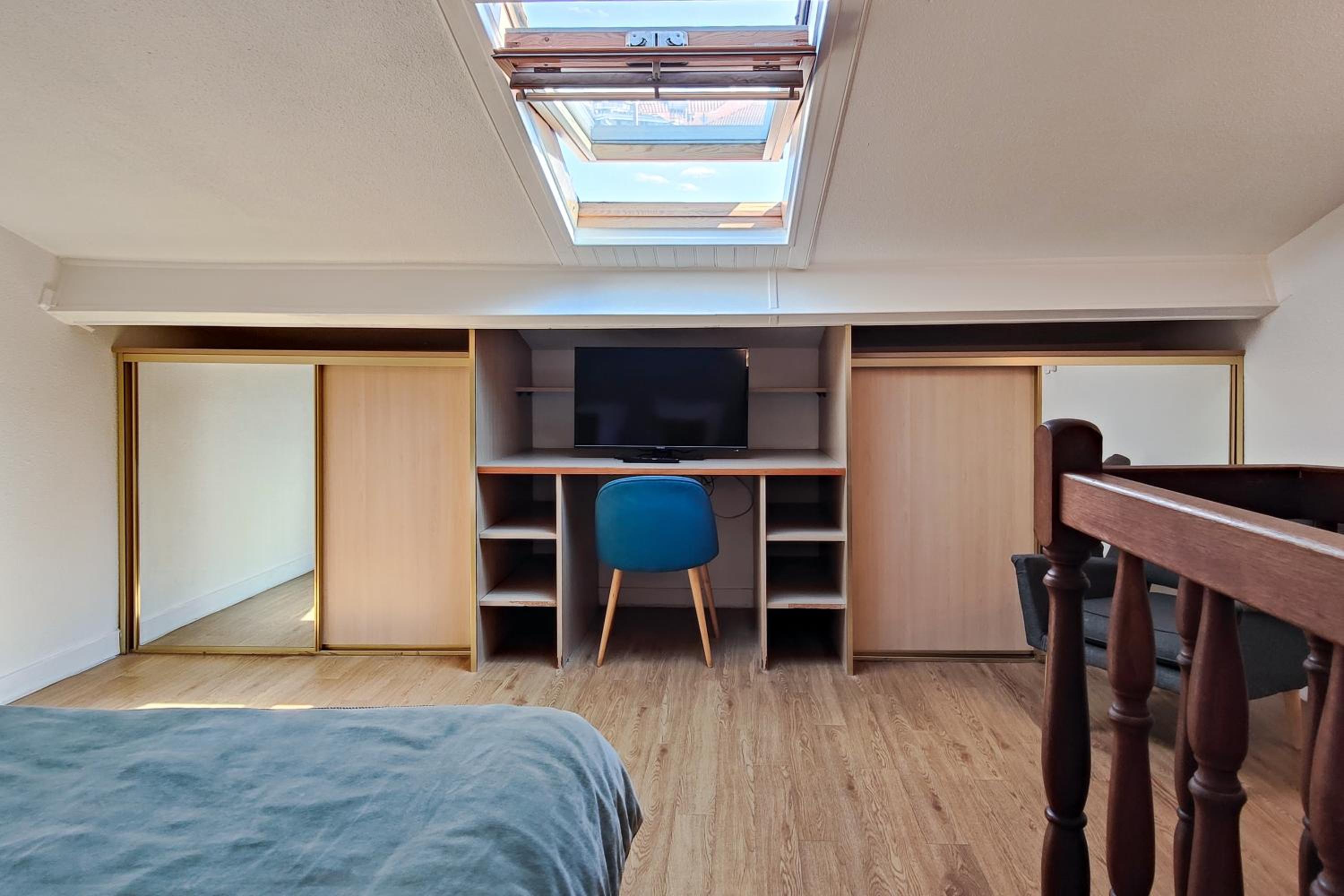 Duplex Apartment with Balcony - Photo 11